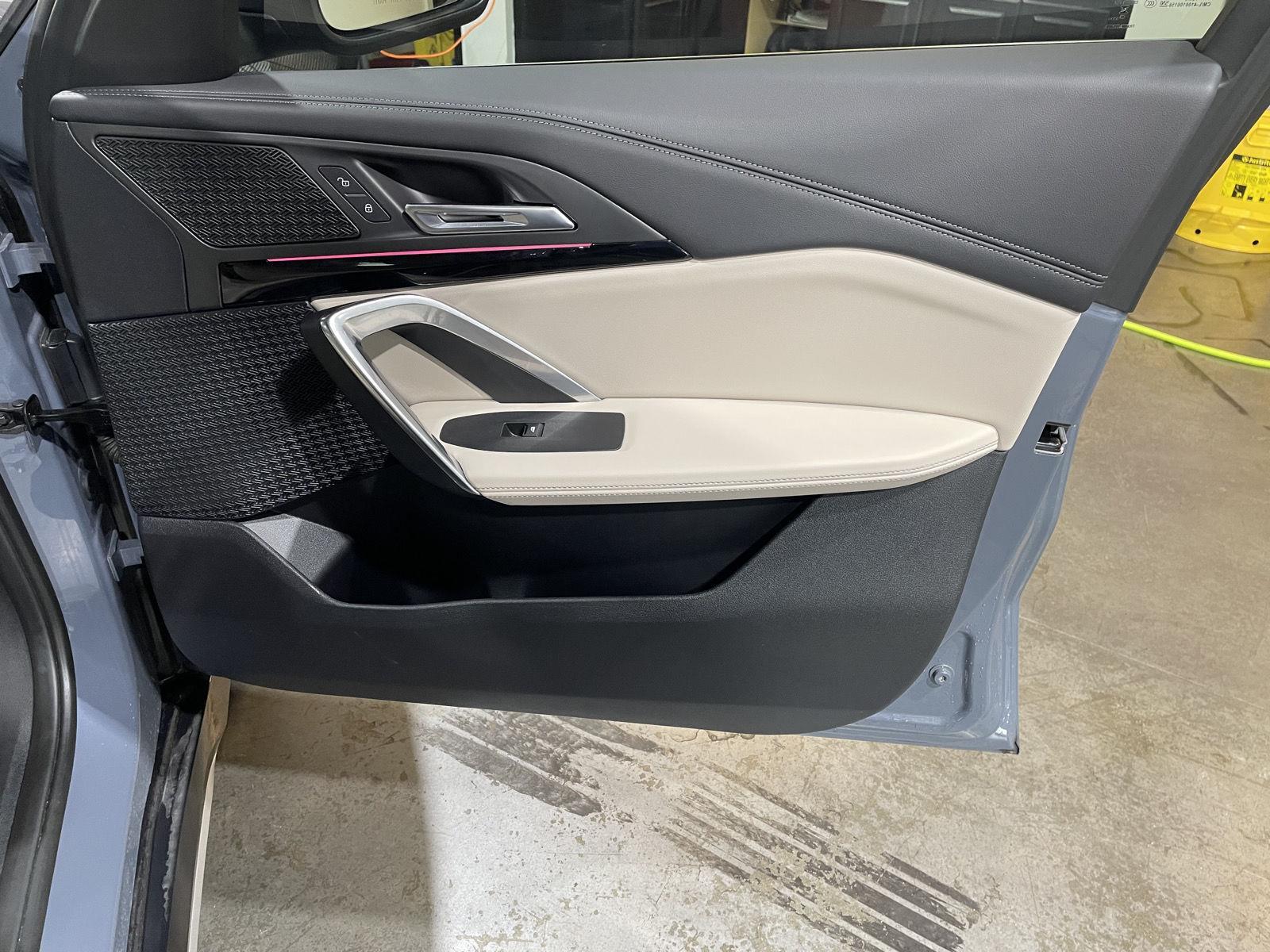Vehicle photo 27