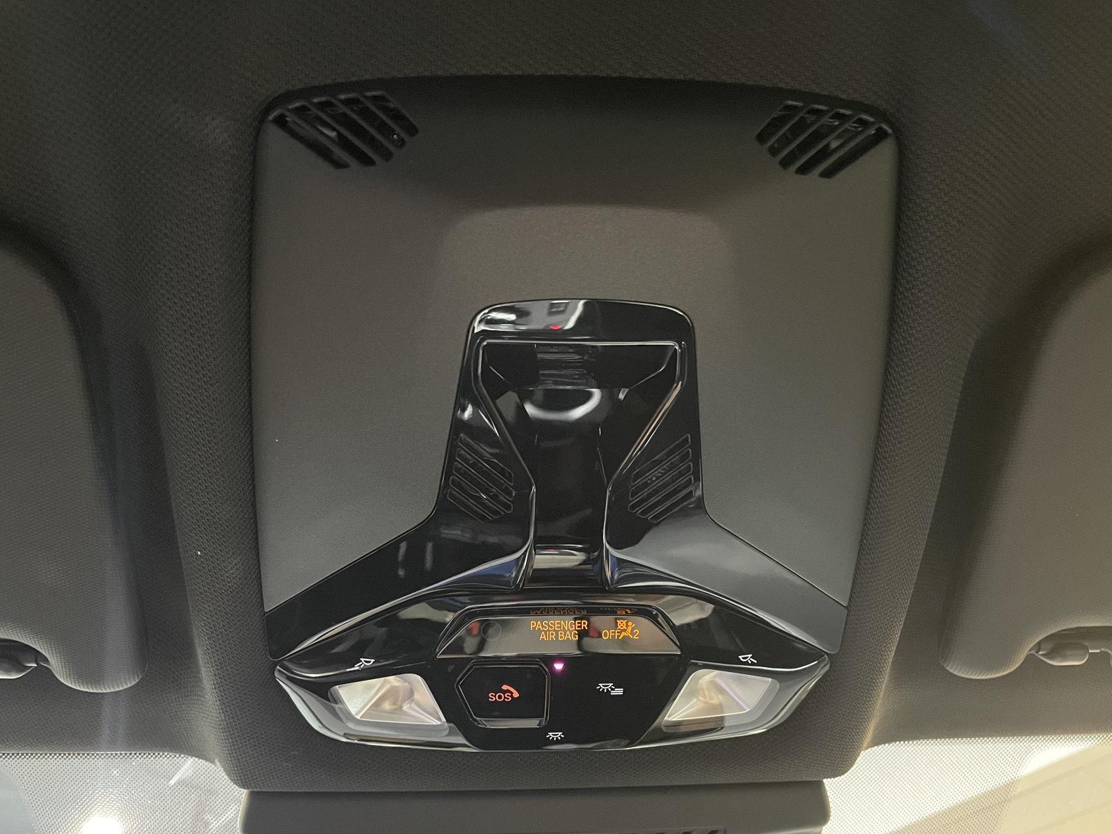 Vehicle photo 29