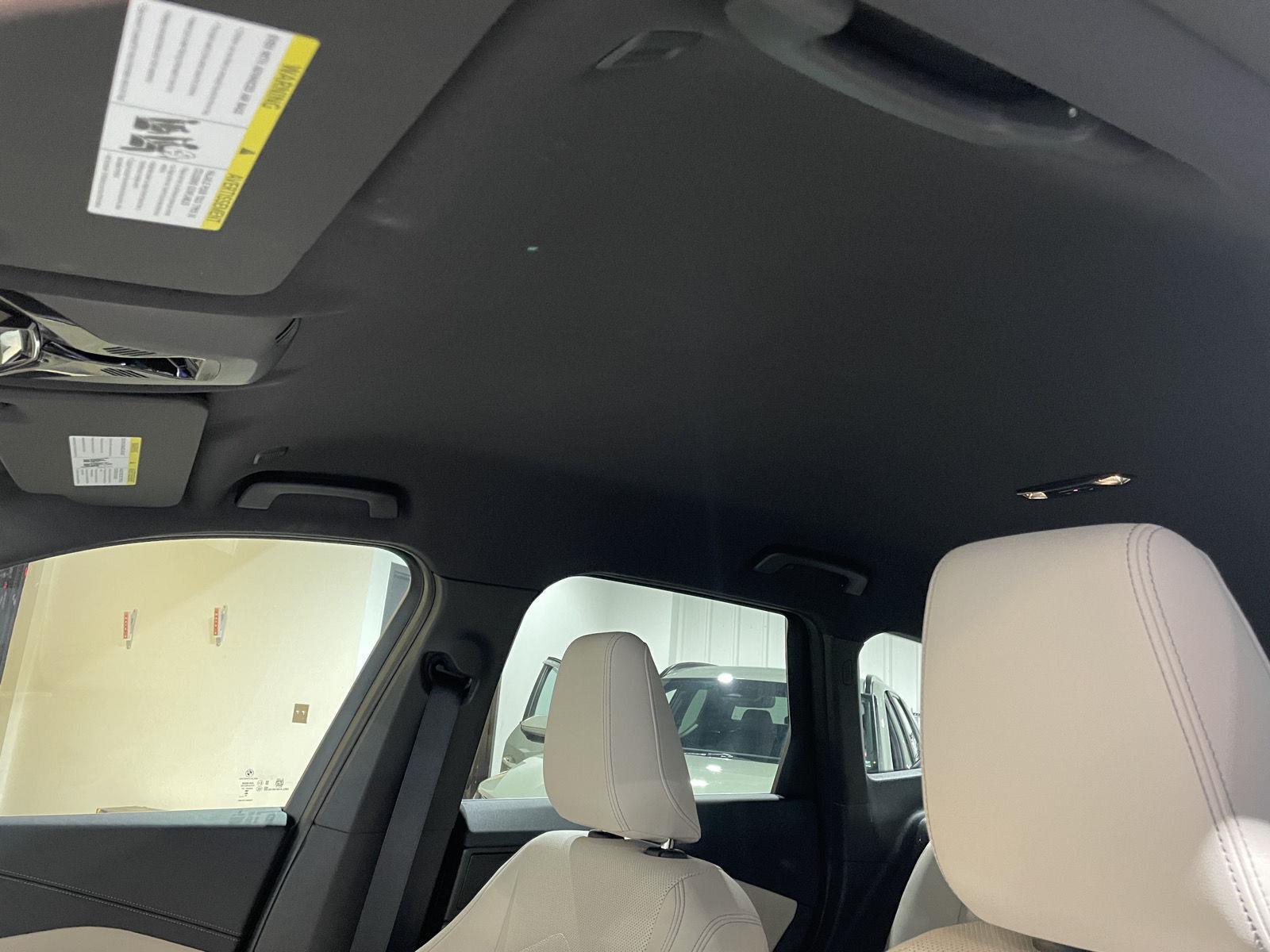 Vehicle photo 30