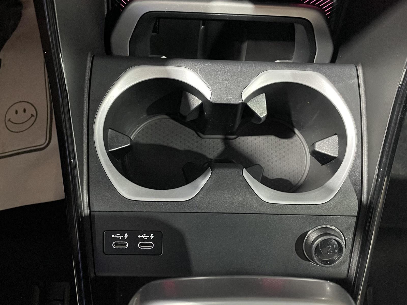 Vehicle photo 33