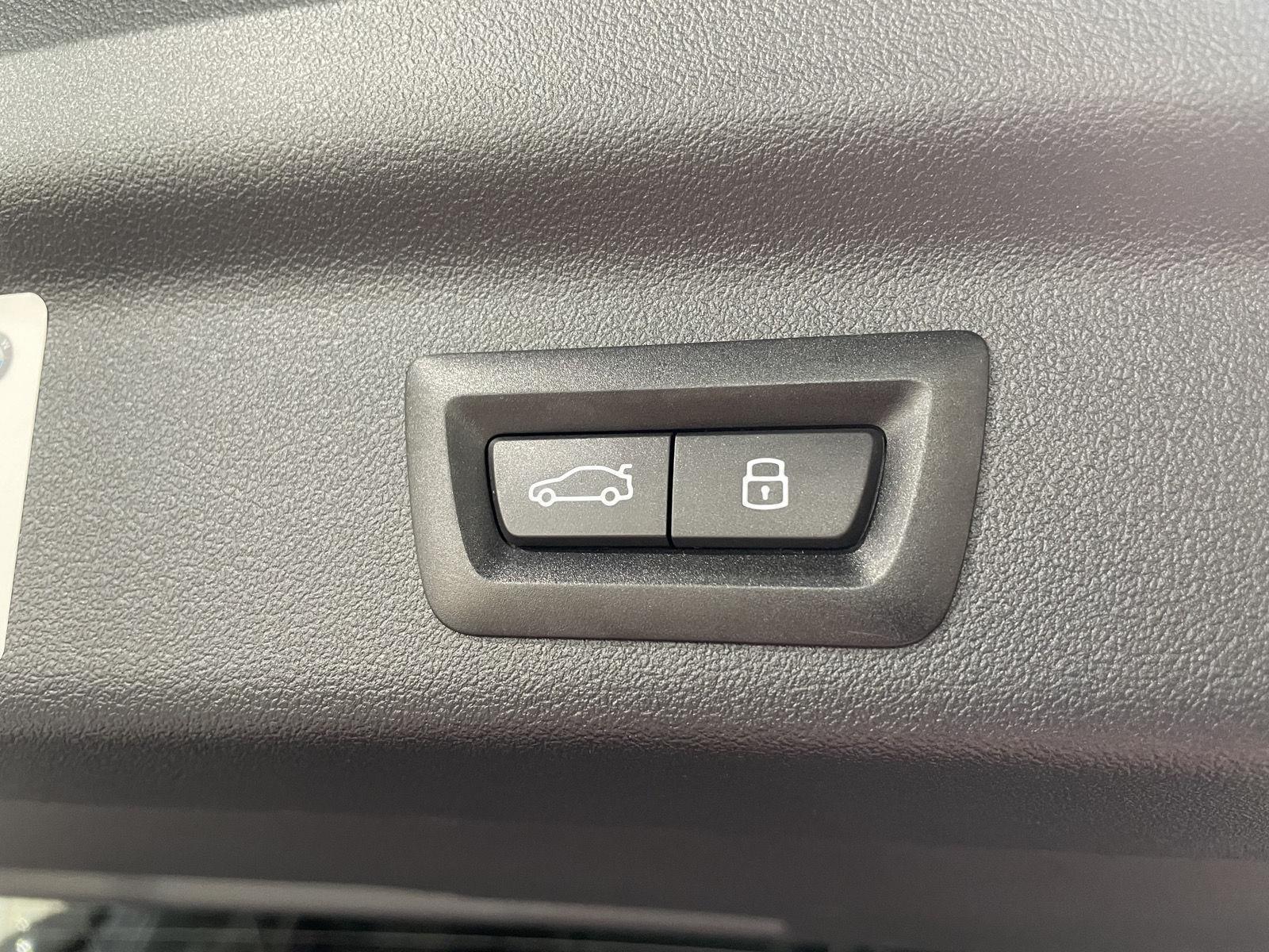 Vehicle photo 41
