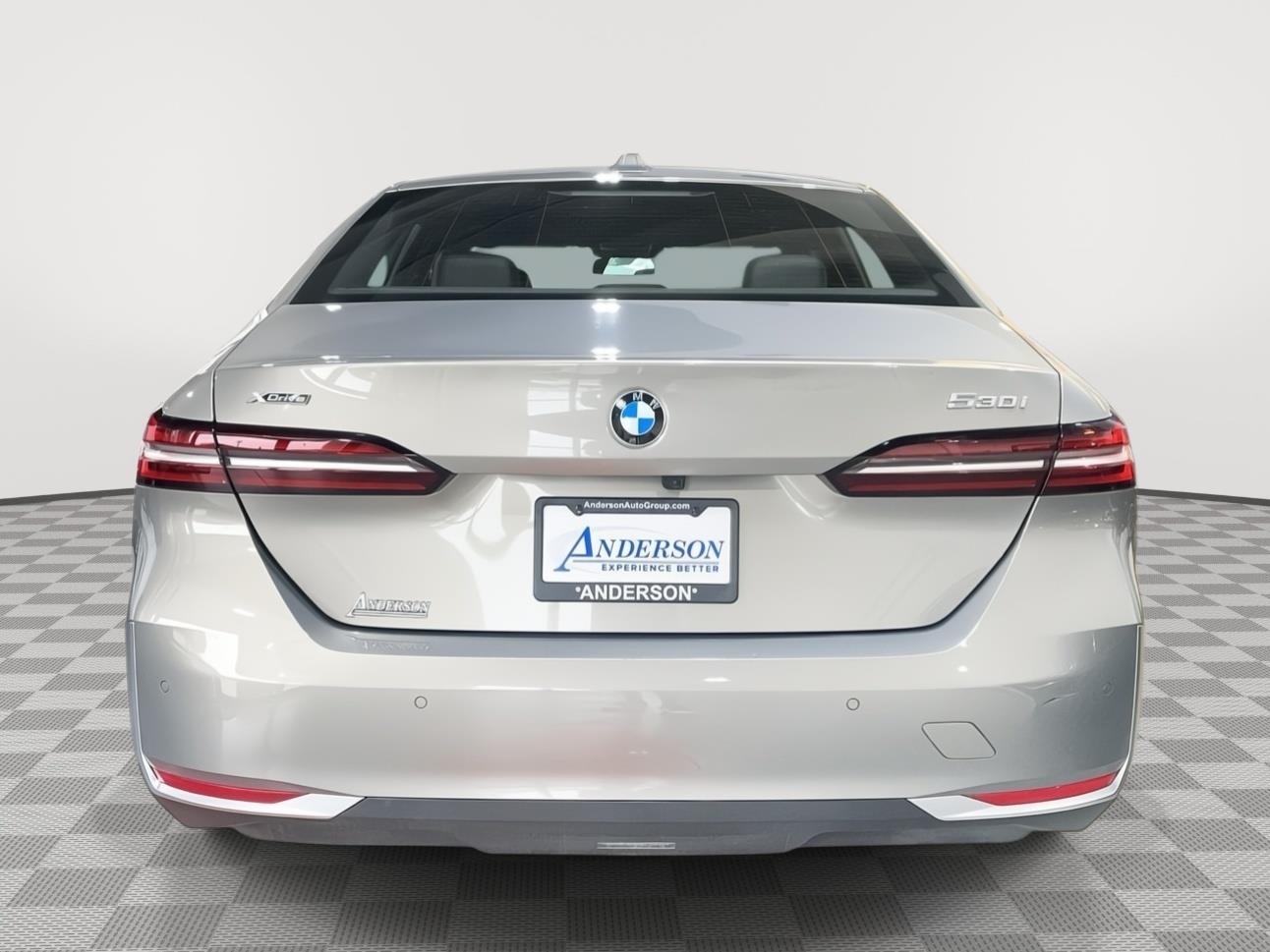 Vehicle photo 8