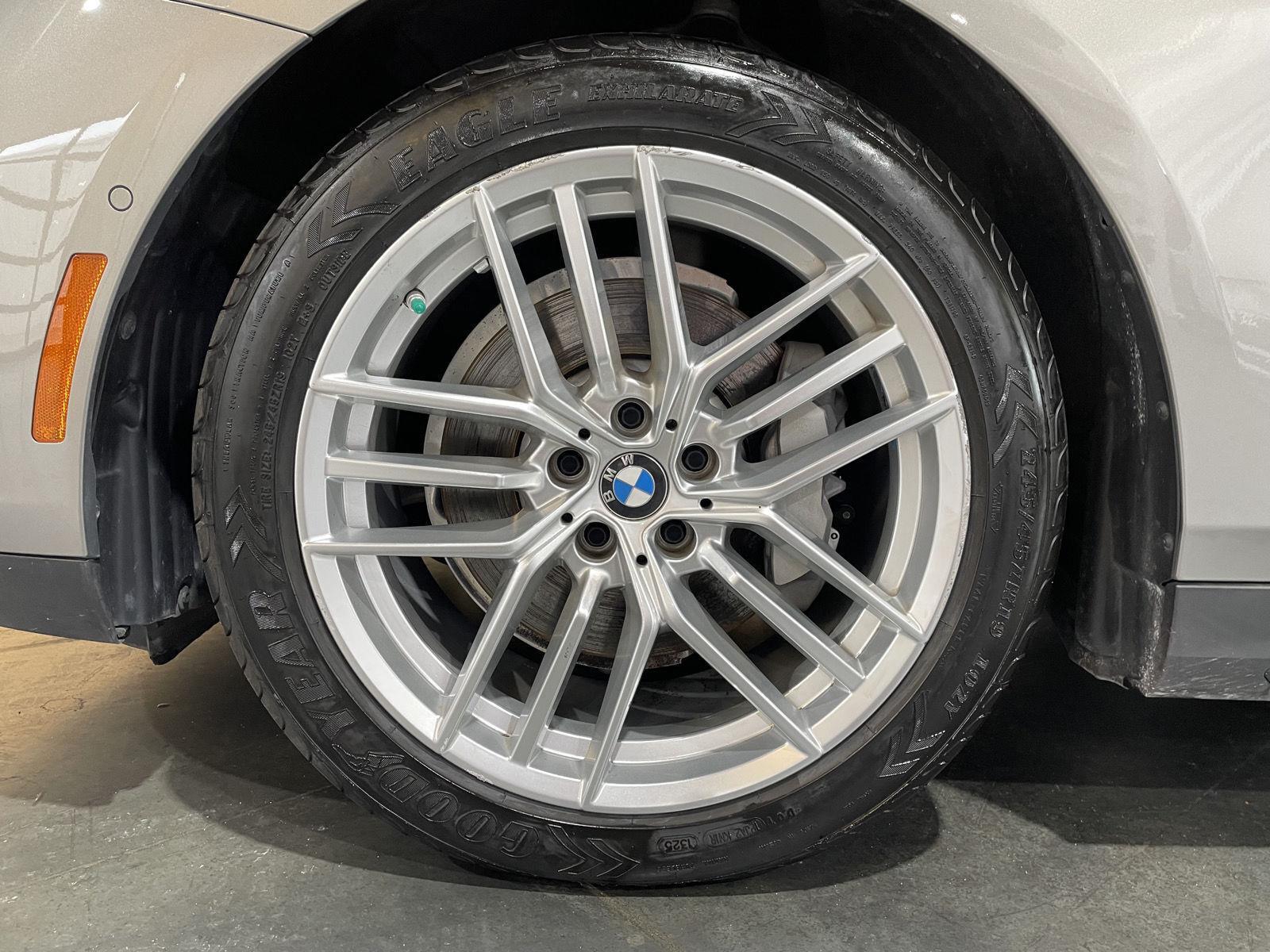 Vehicle photo 10