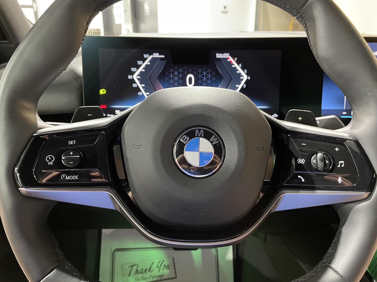 Vehicle photo 13