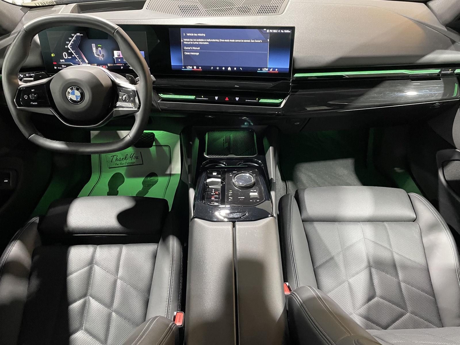 Vehicle photo 16