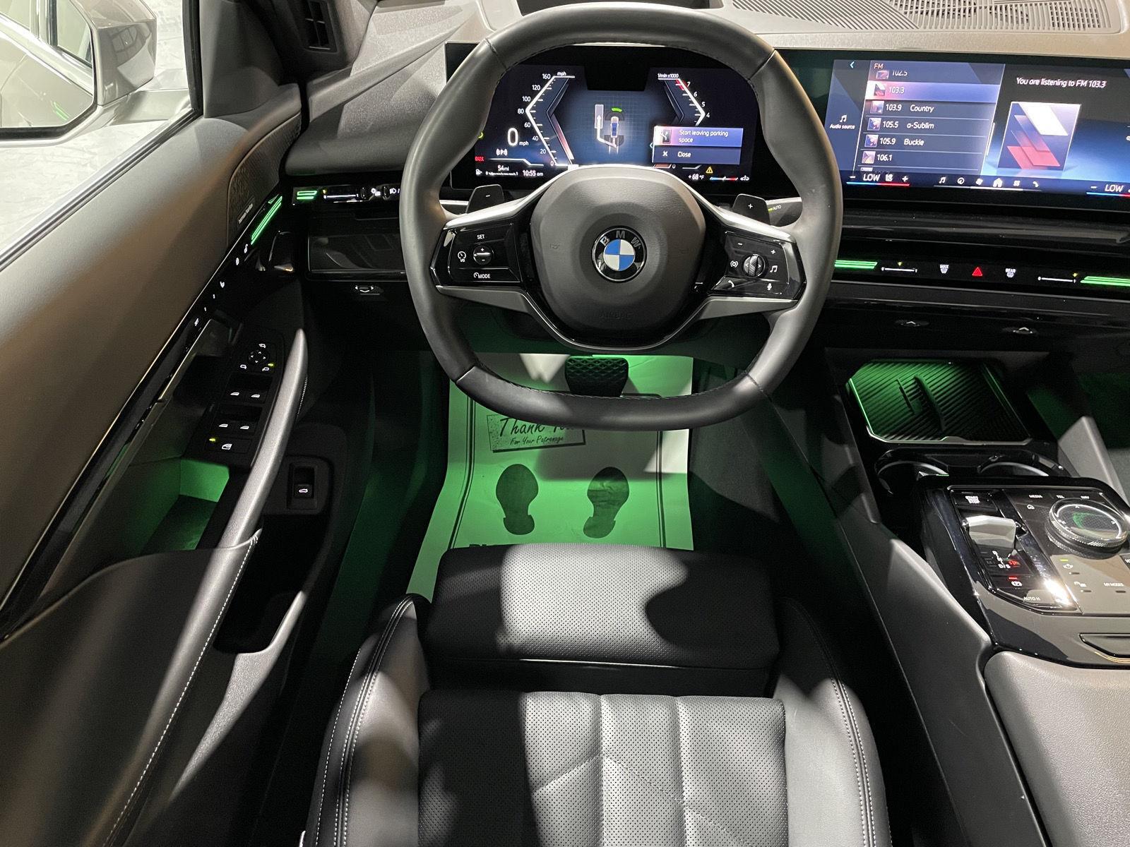 Vehicle photo 17