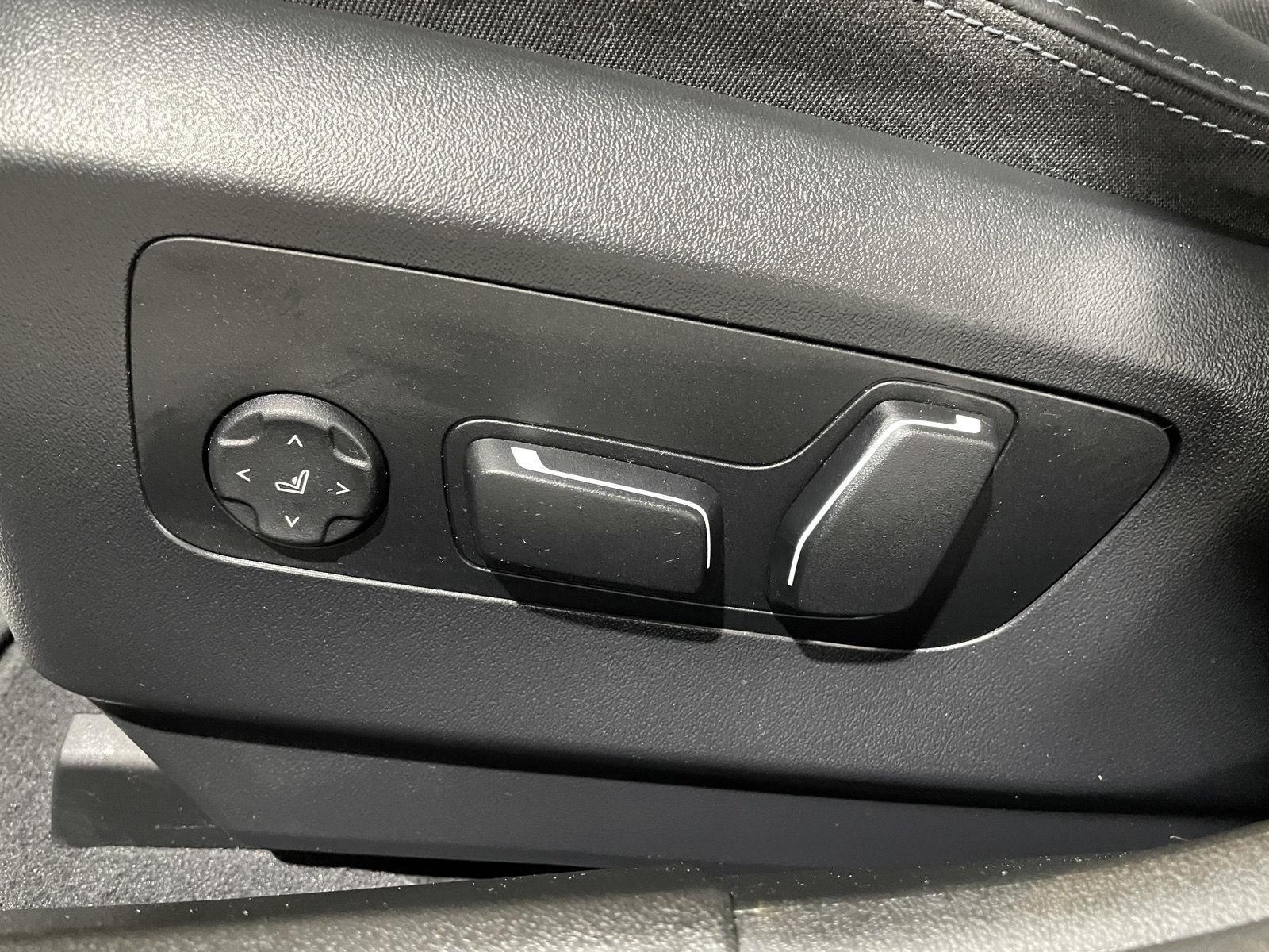 Vehicle photo 20