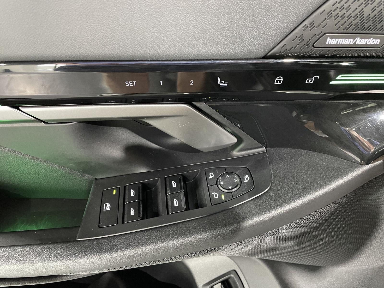 Vehicle photo 22