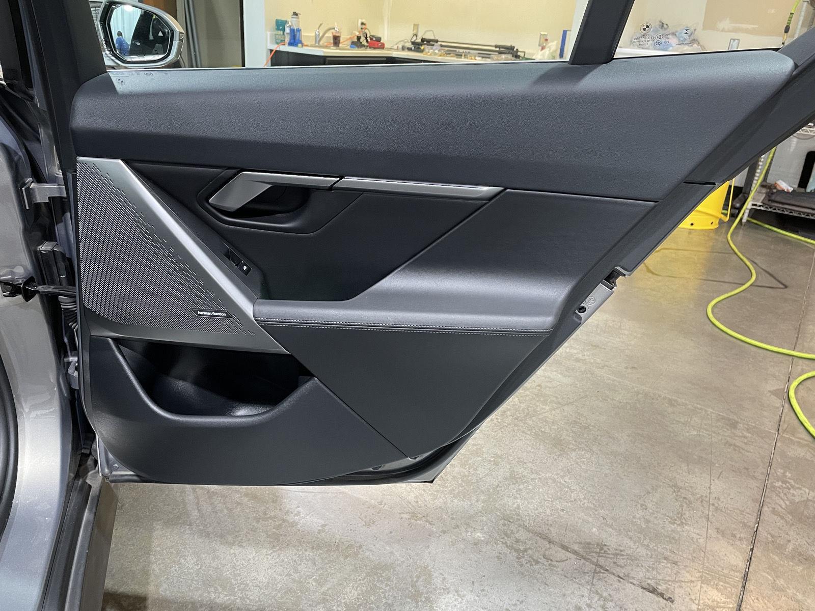 Vehicle photo 28