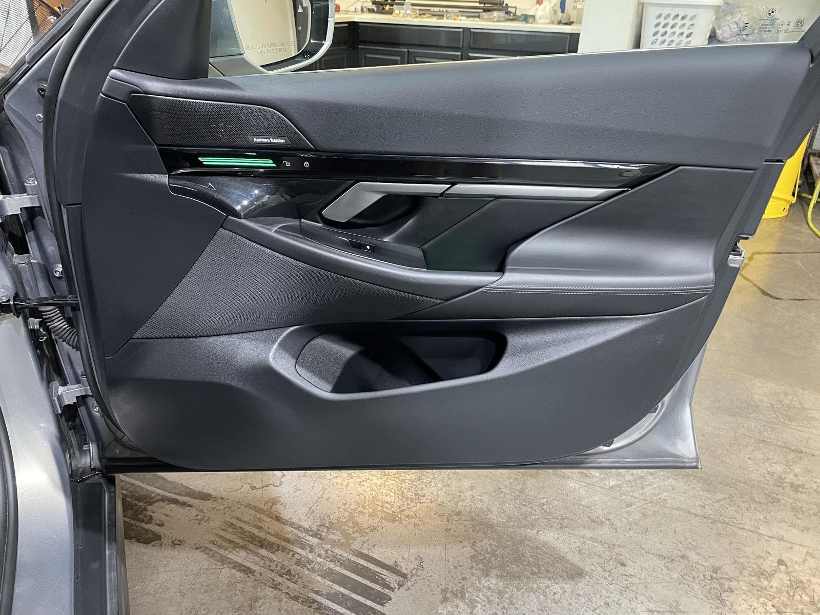 Vehicle photo 29