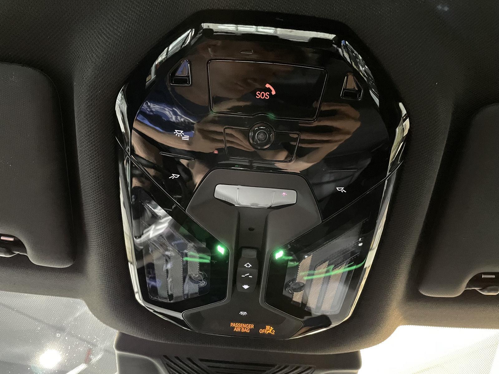 Vehicle photo 30