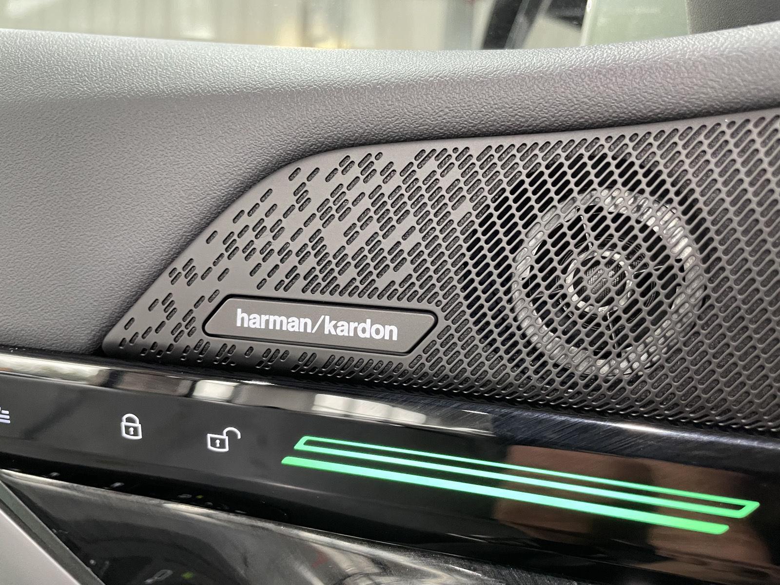 Vehicle photo 23