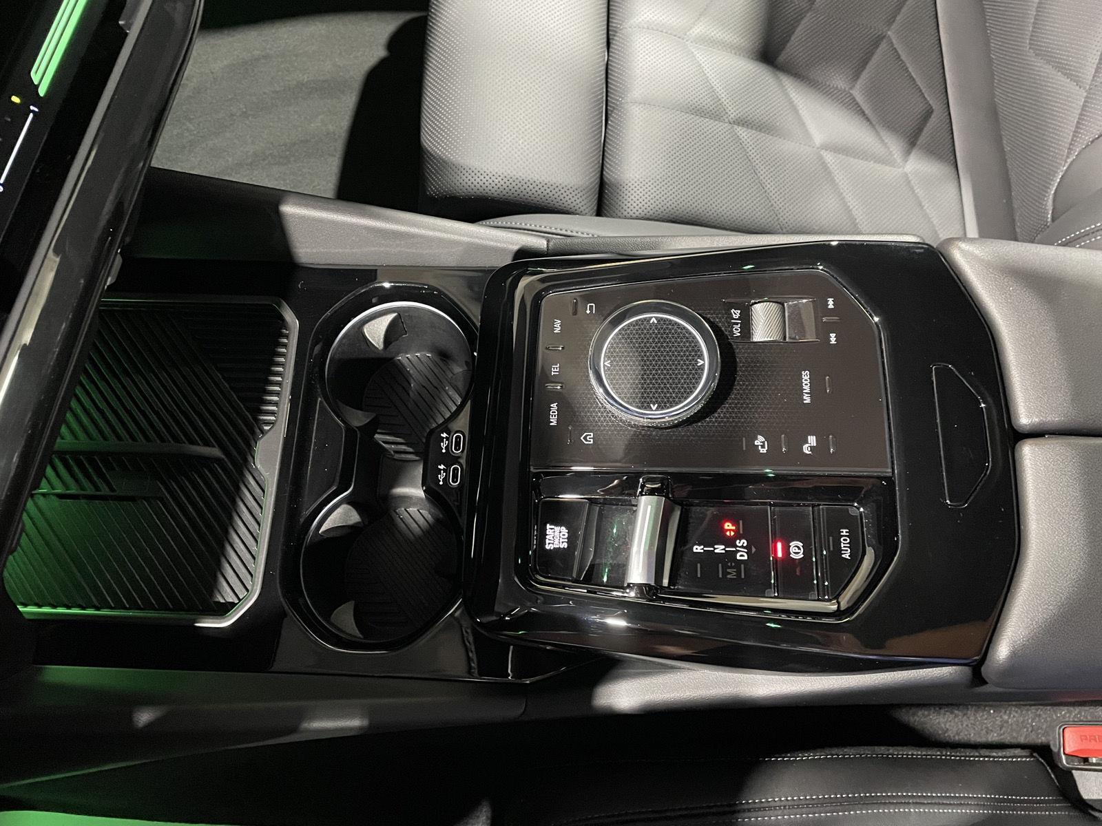 Vehicle photo 36
