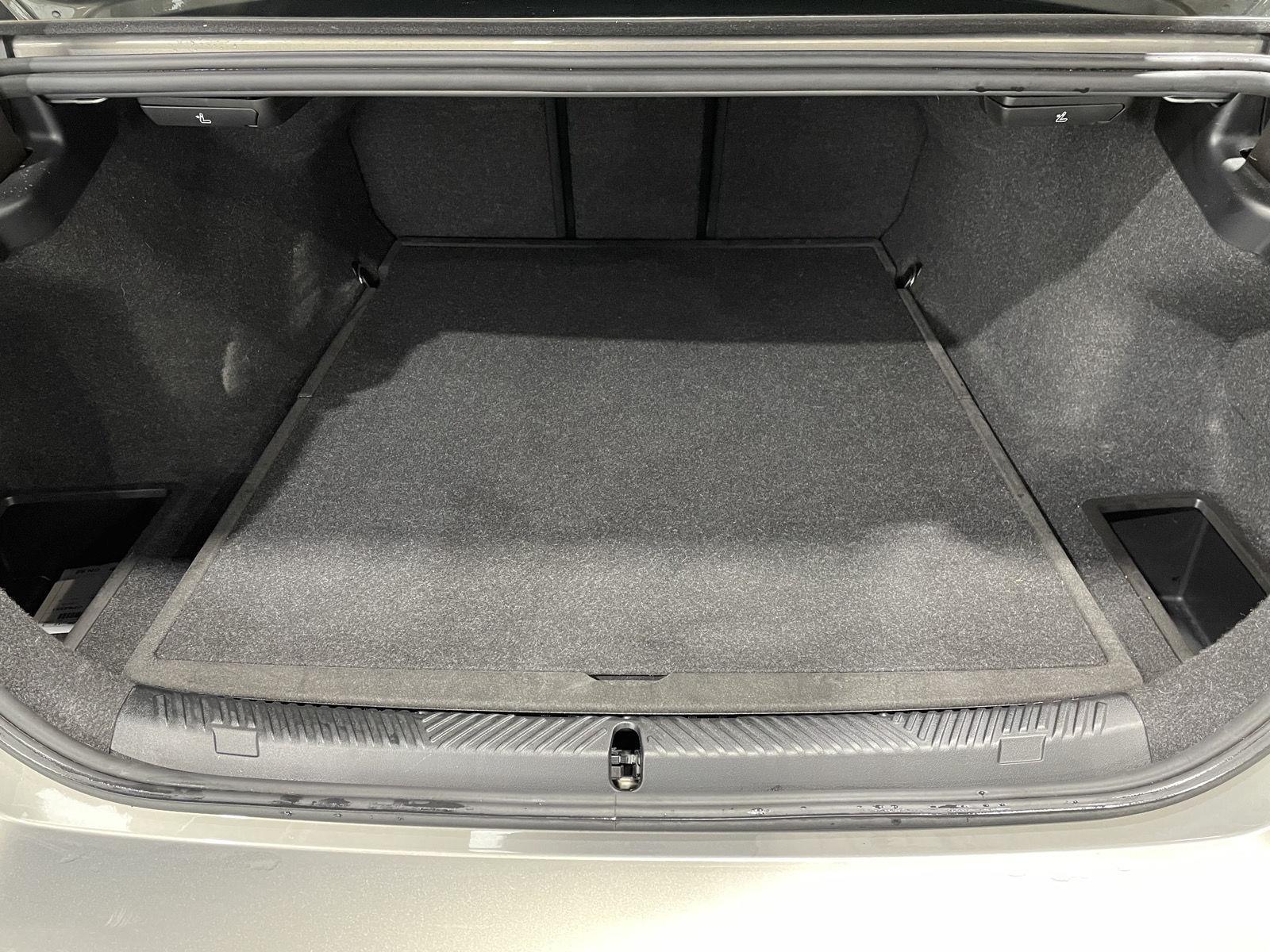 Vehicle photo 43