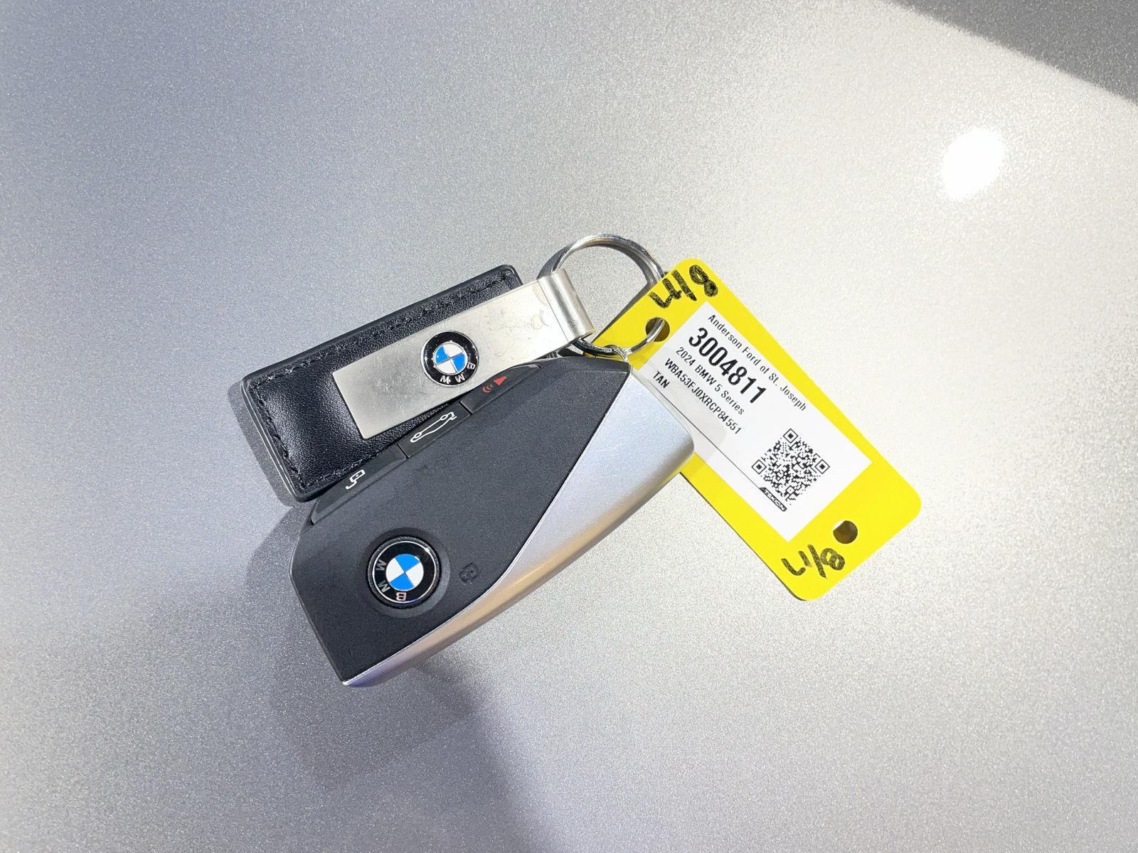 Vehicle photo 45