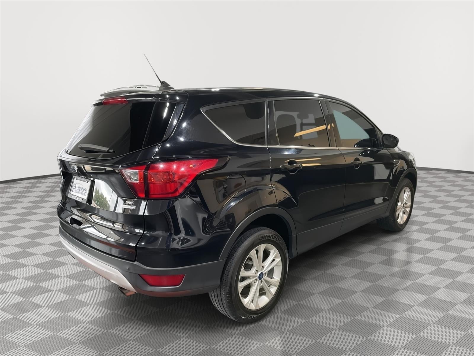 Vehicle photo 7