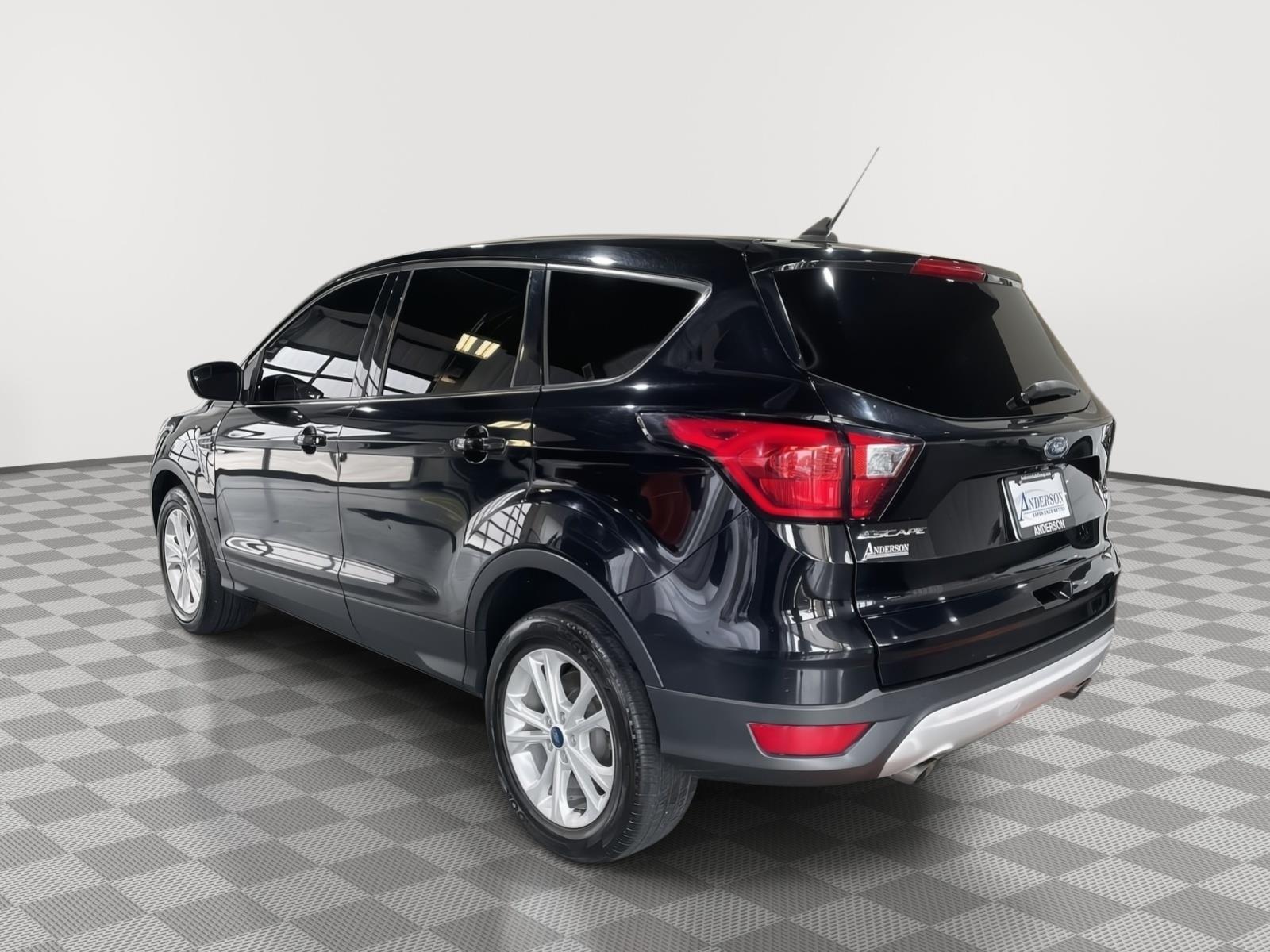 Vehicle photo 9