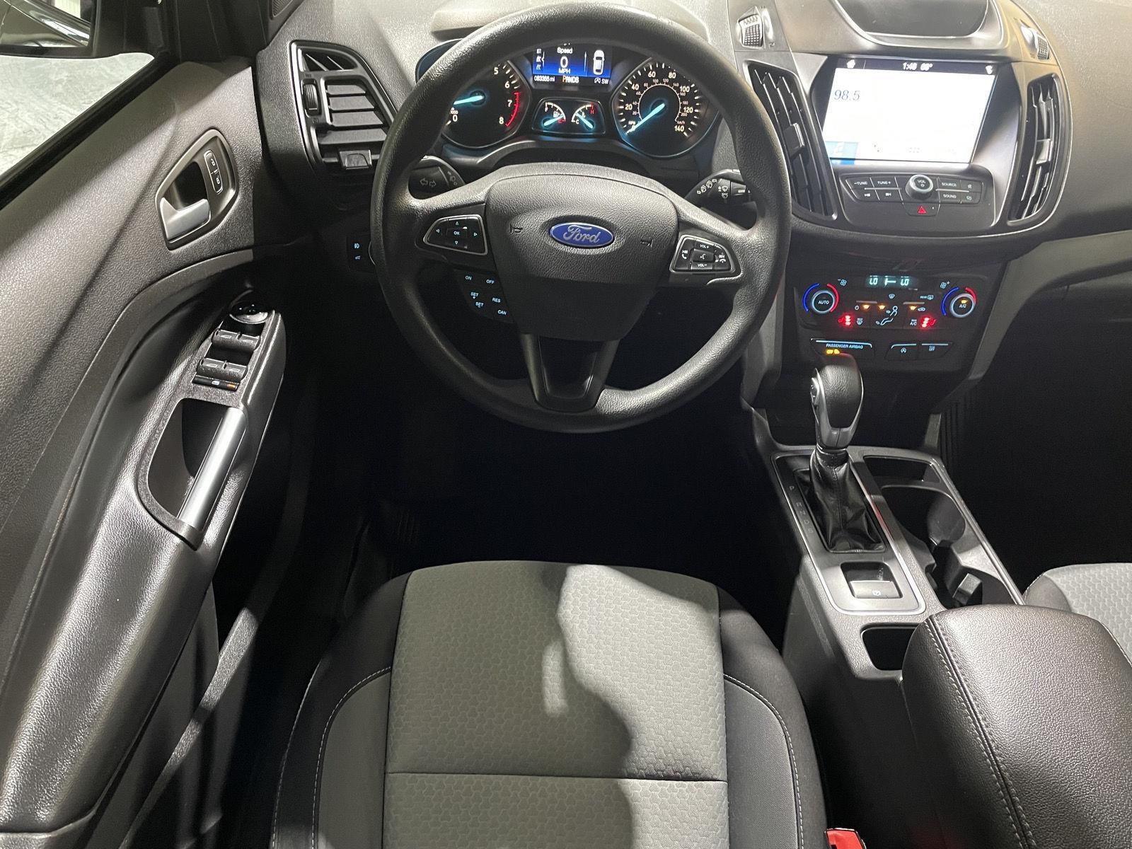 Vehicle photo 18