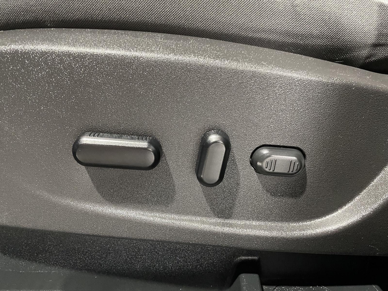 Vehicle photo 21