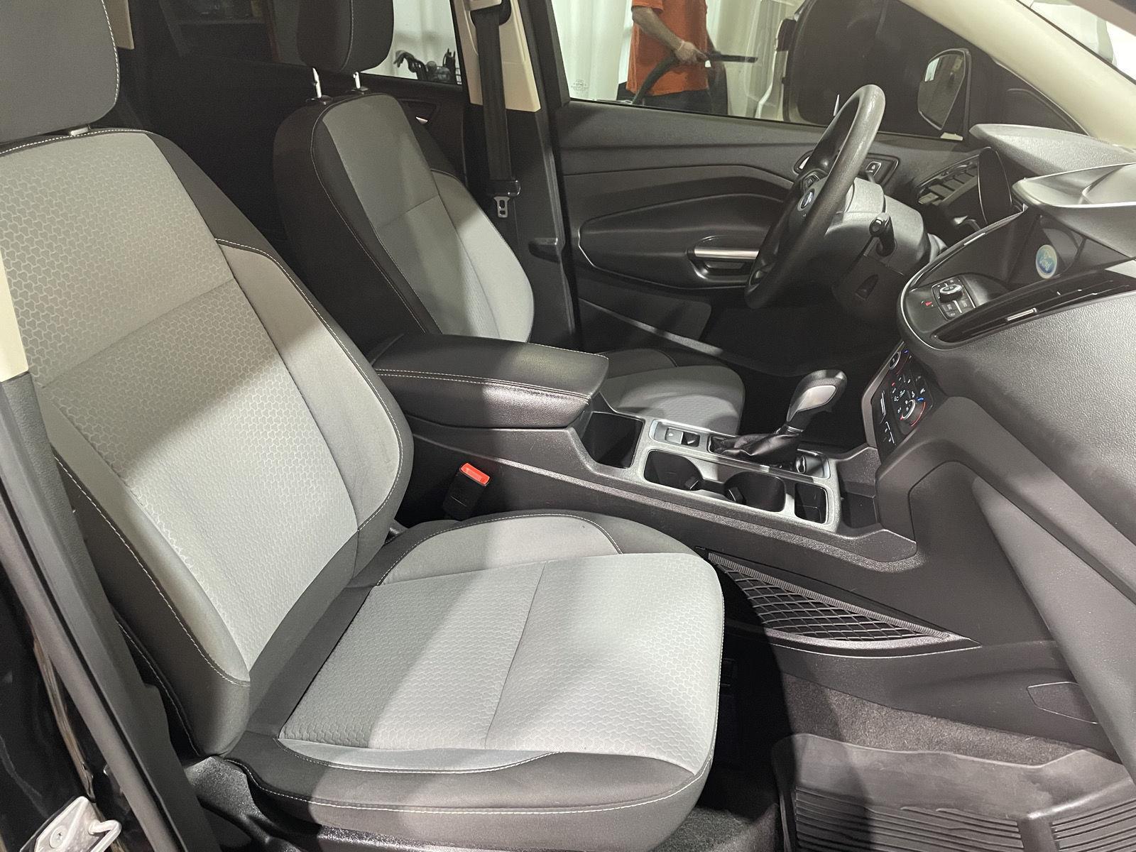 Vehicle photo 30