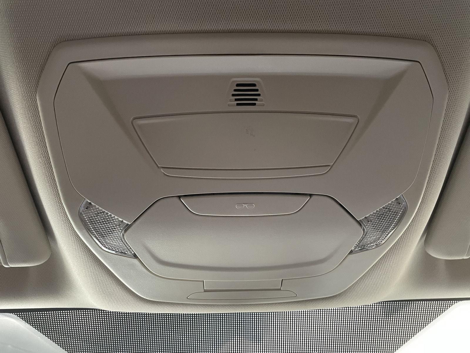 Vehicle photo 31