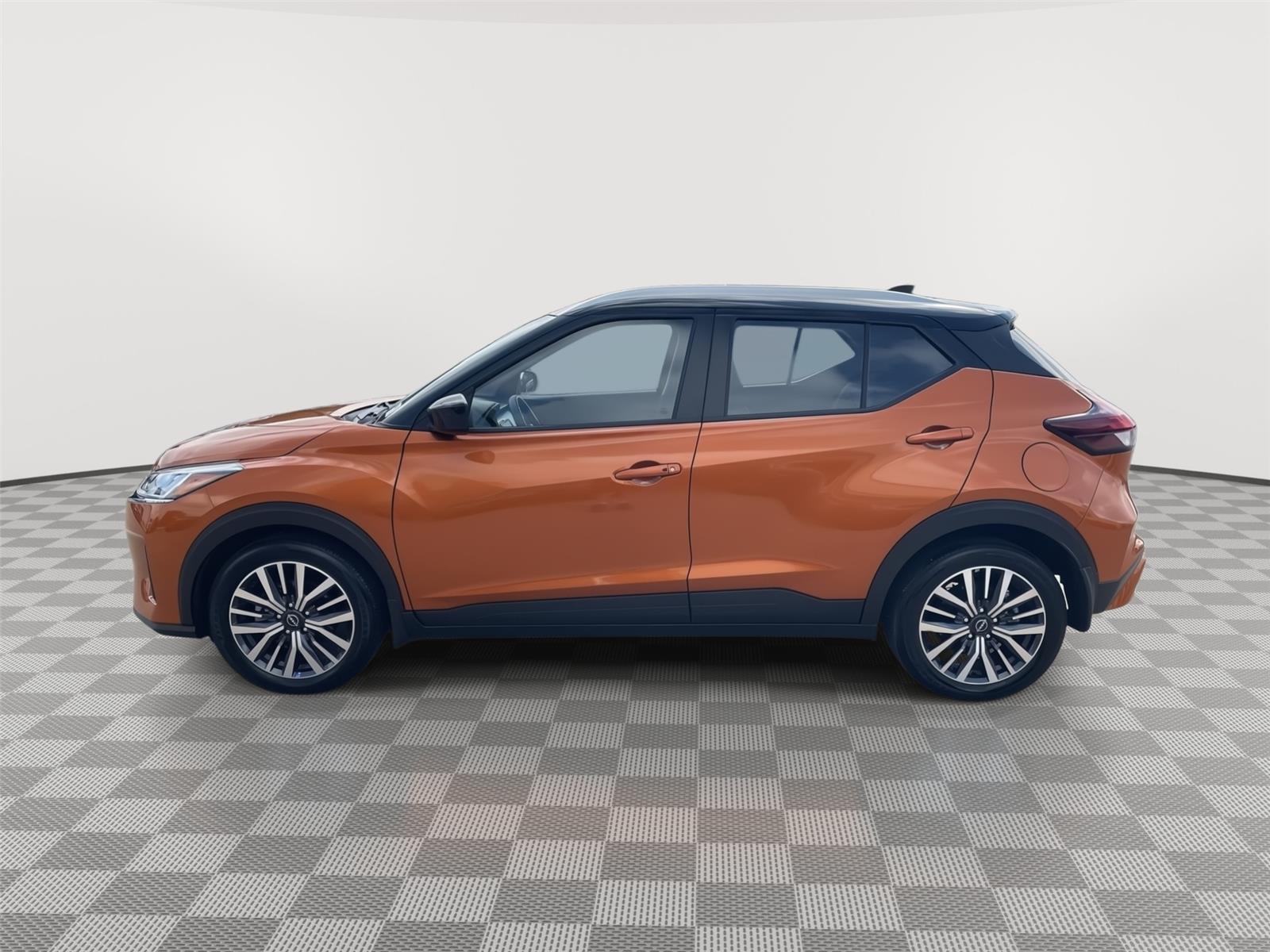 Vehicle photo 2