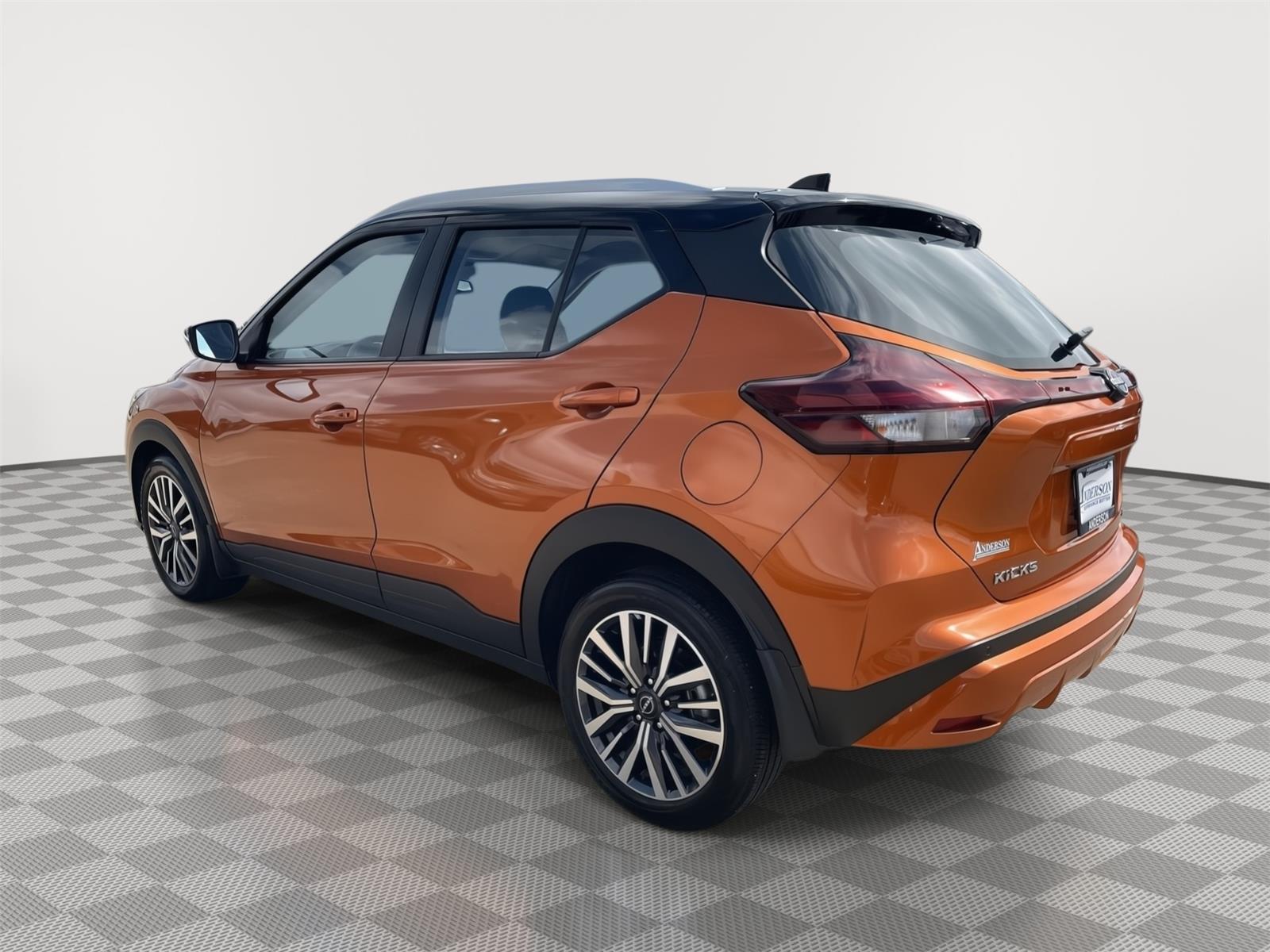 Vehicle photo 4