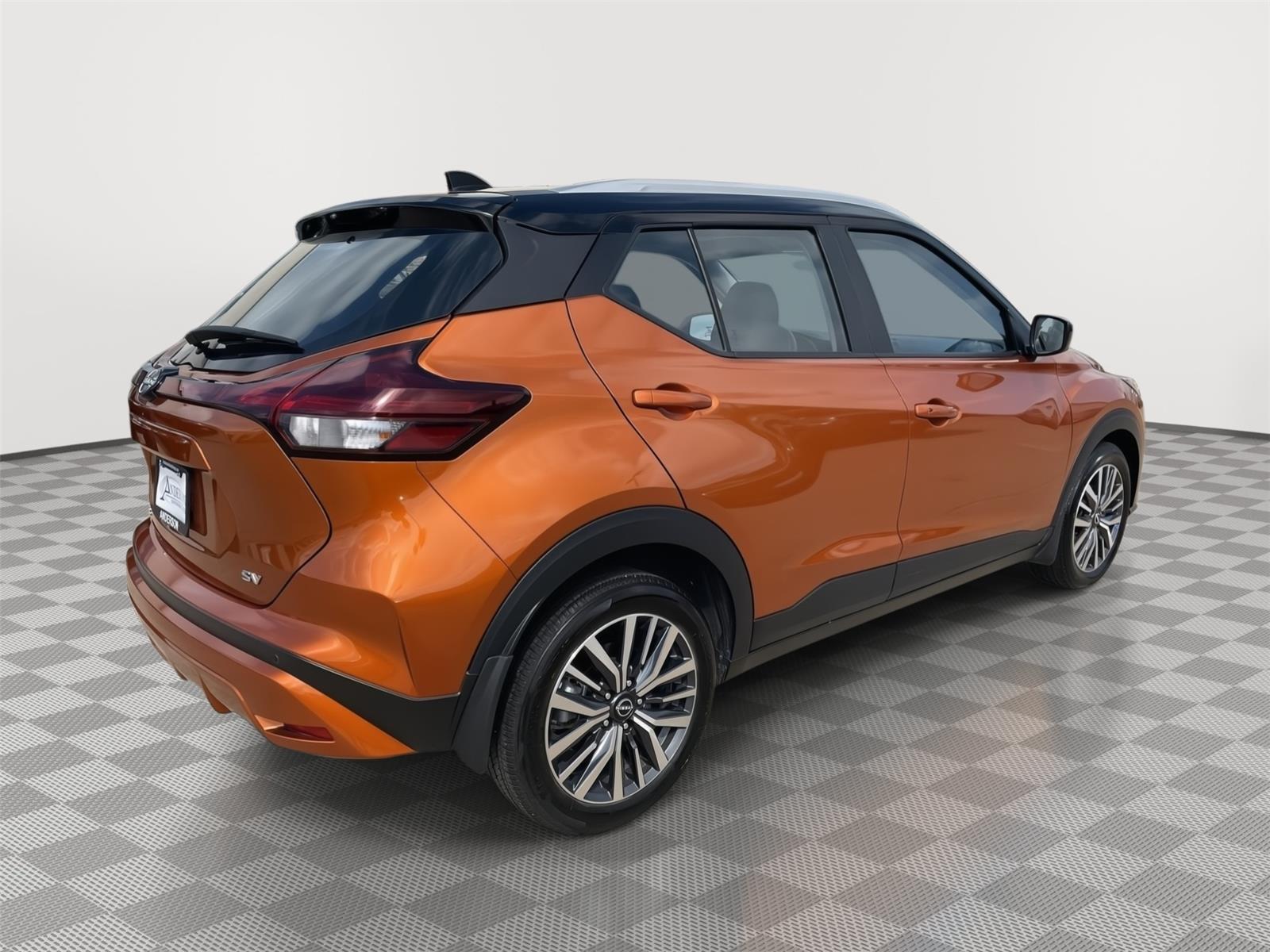 Vehicle photo 6