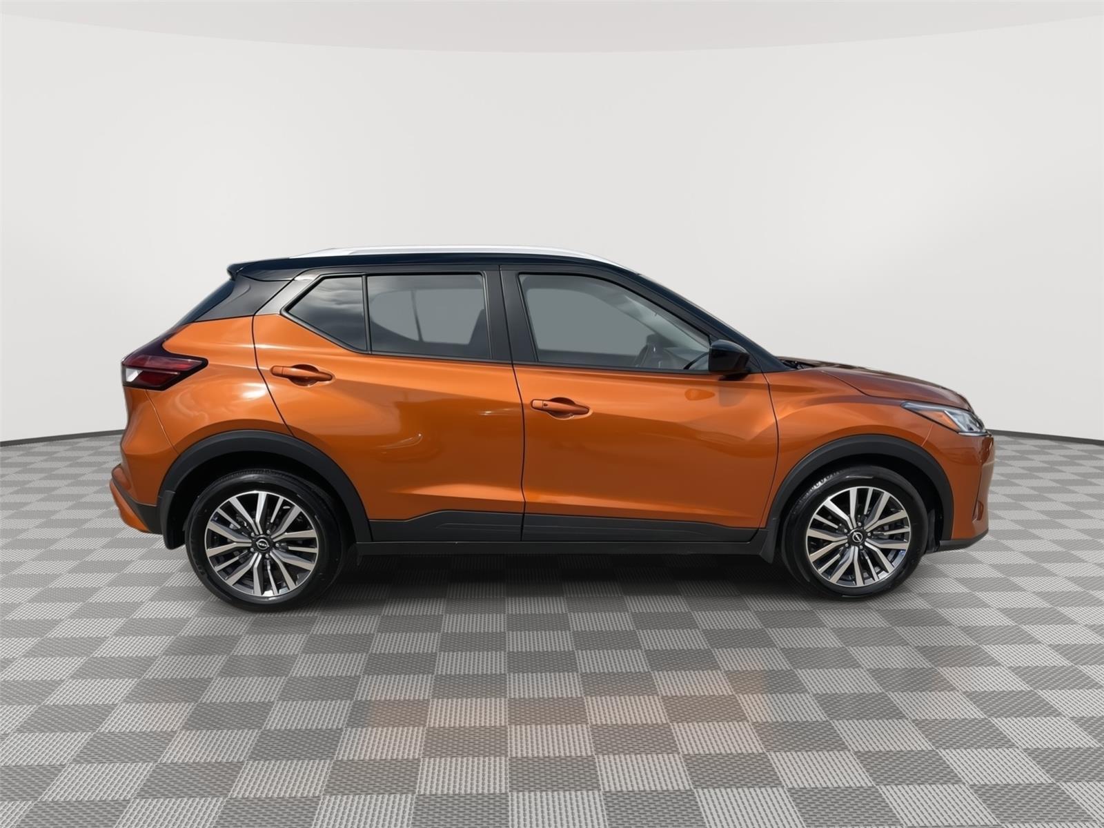 Vehicle photo 7