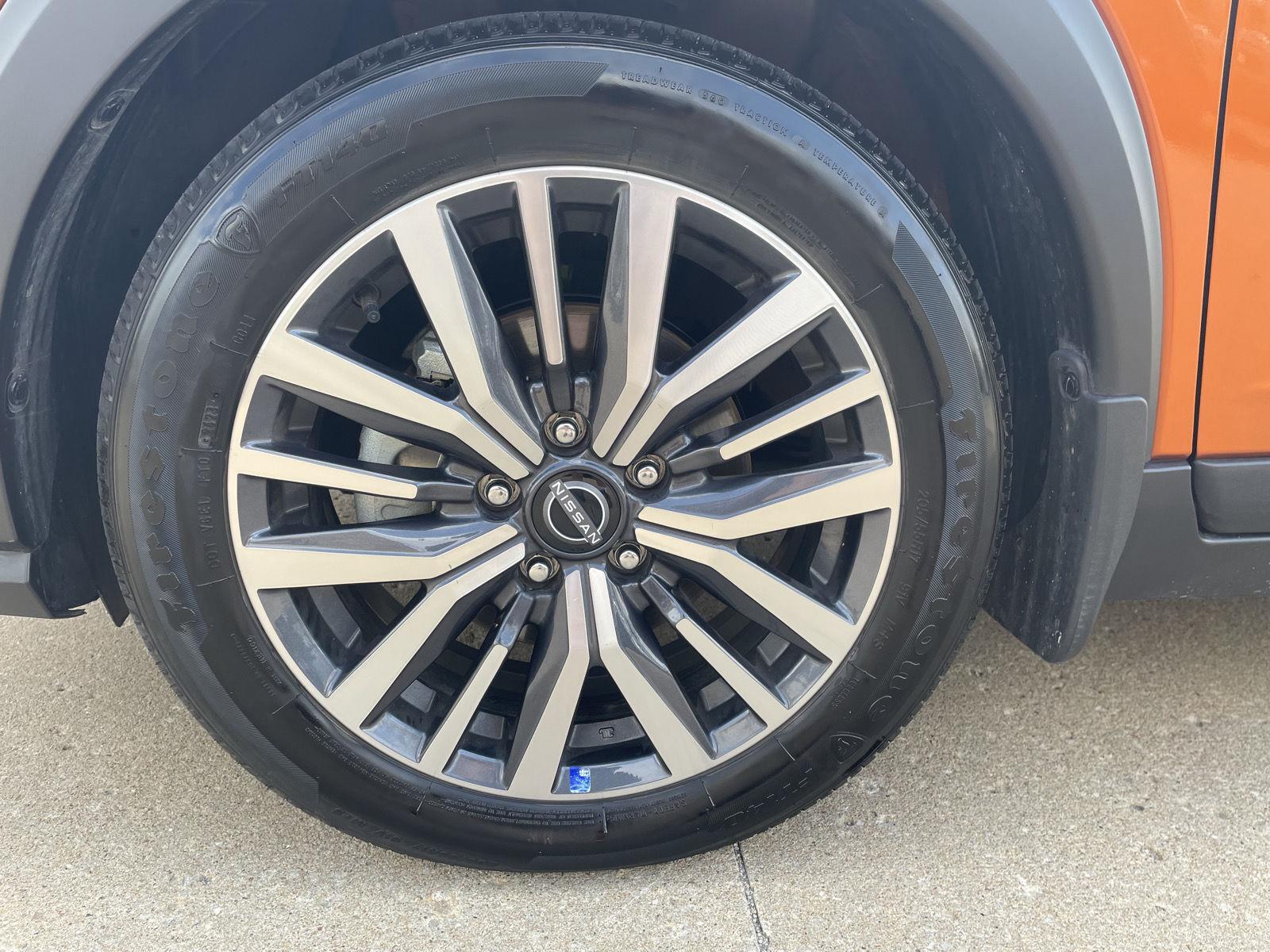 Vehicle photo 10