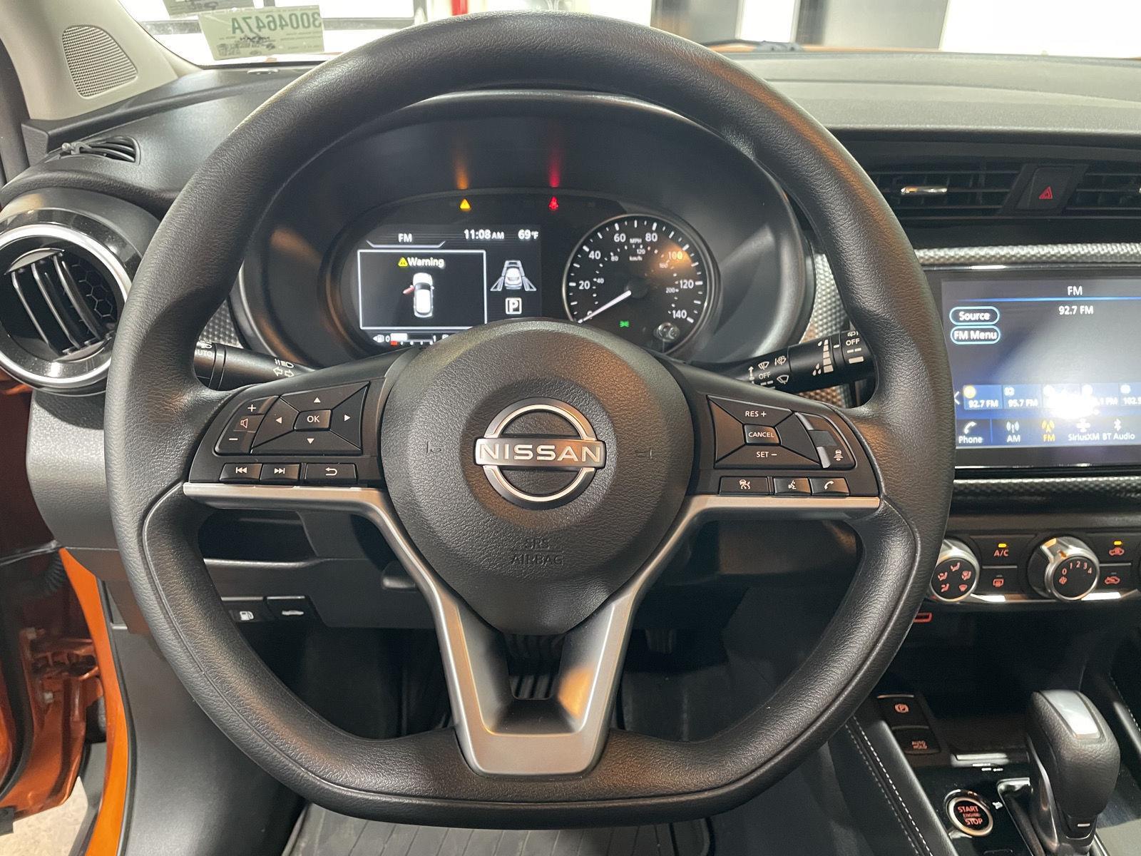 Vehicle photo 12