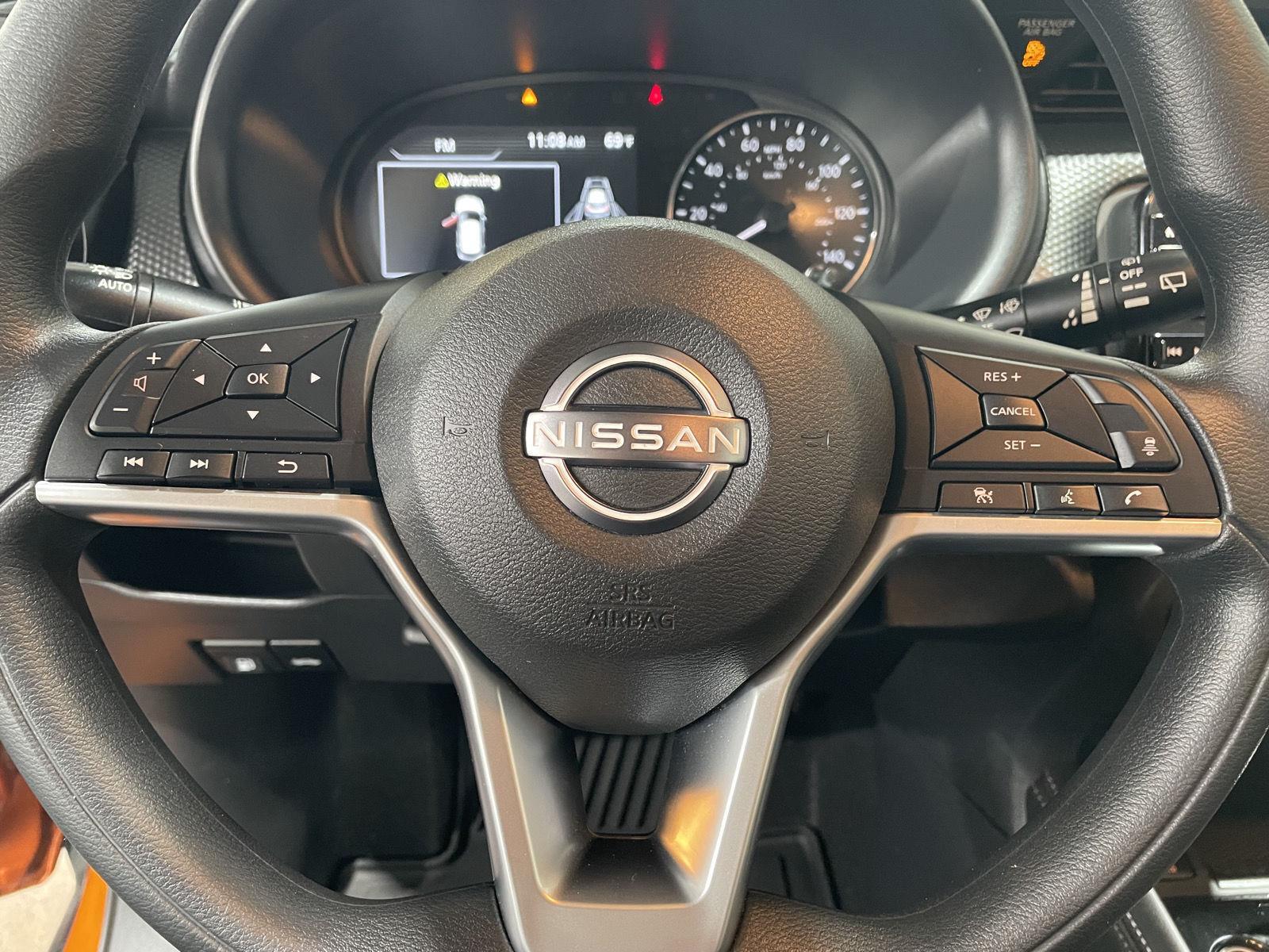 Vehicle photo 13