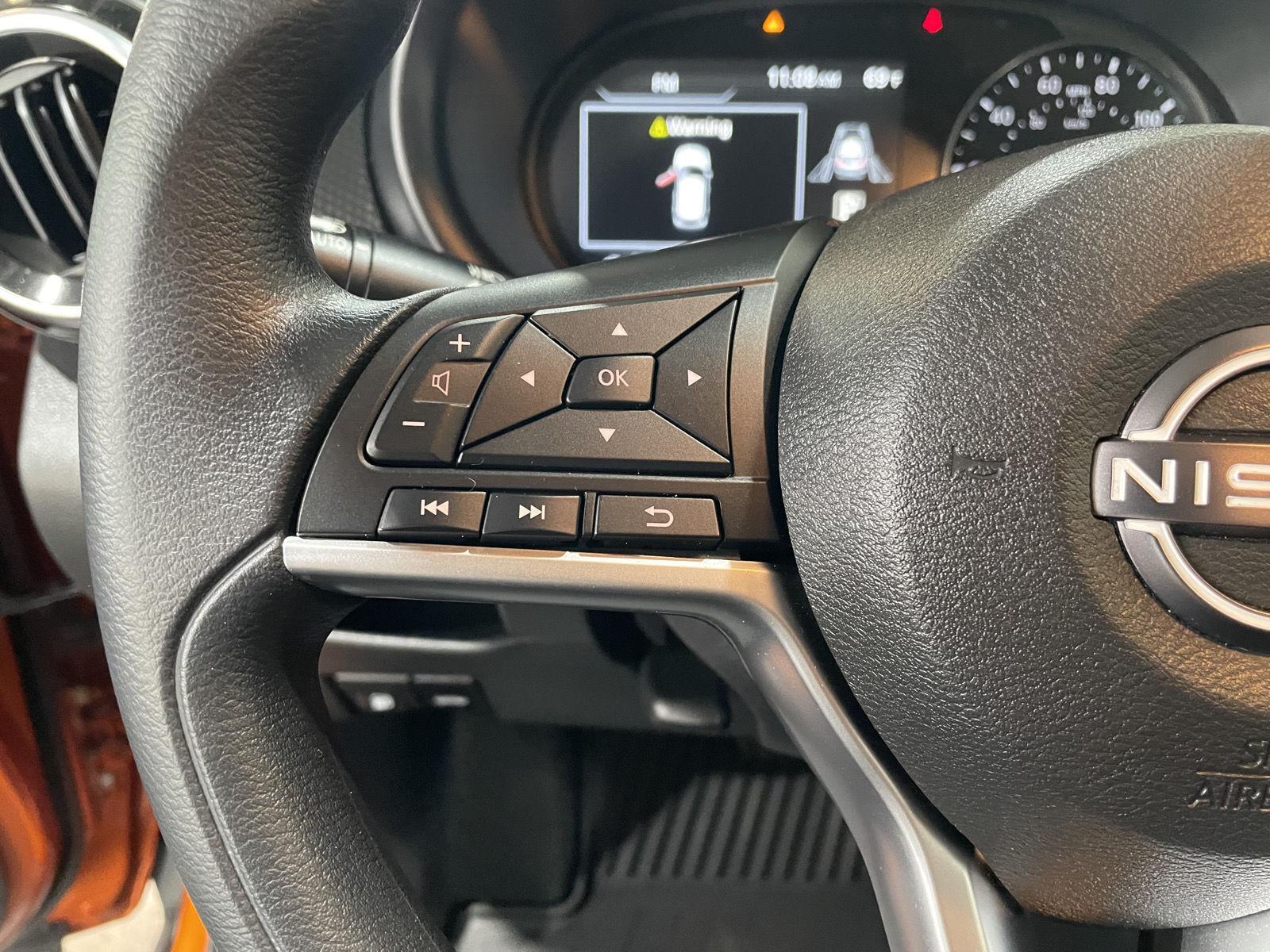 Vehicle photo 14