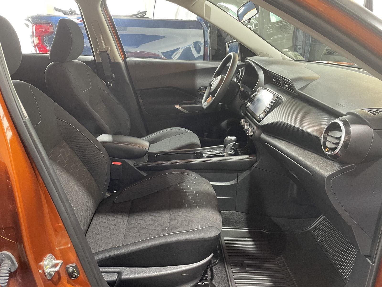 Vehicle photo 17