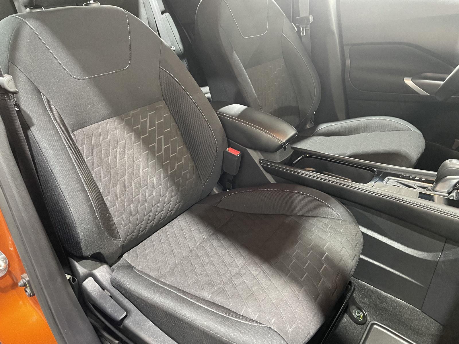 Vehicle photo 18