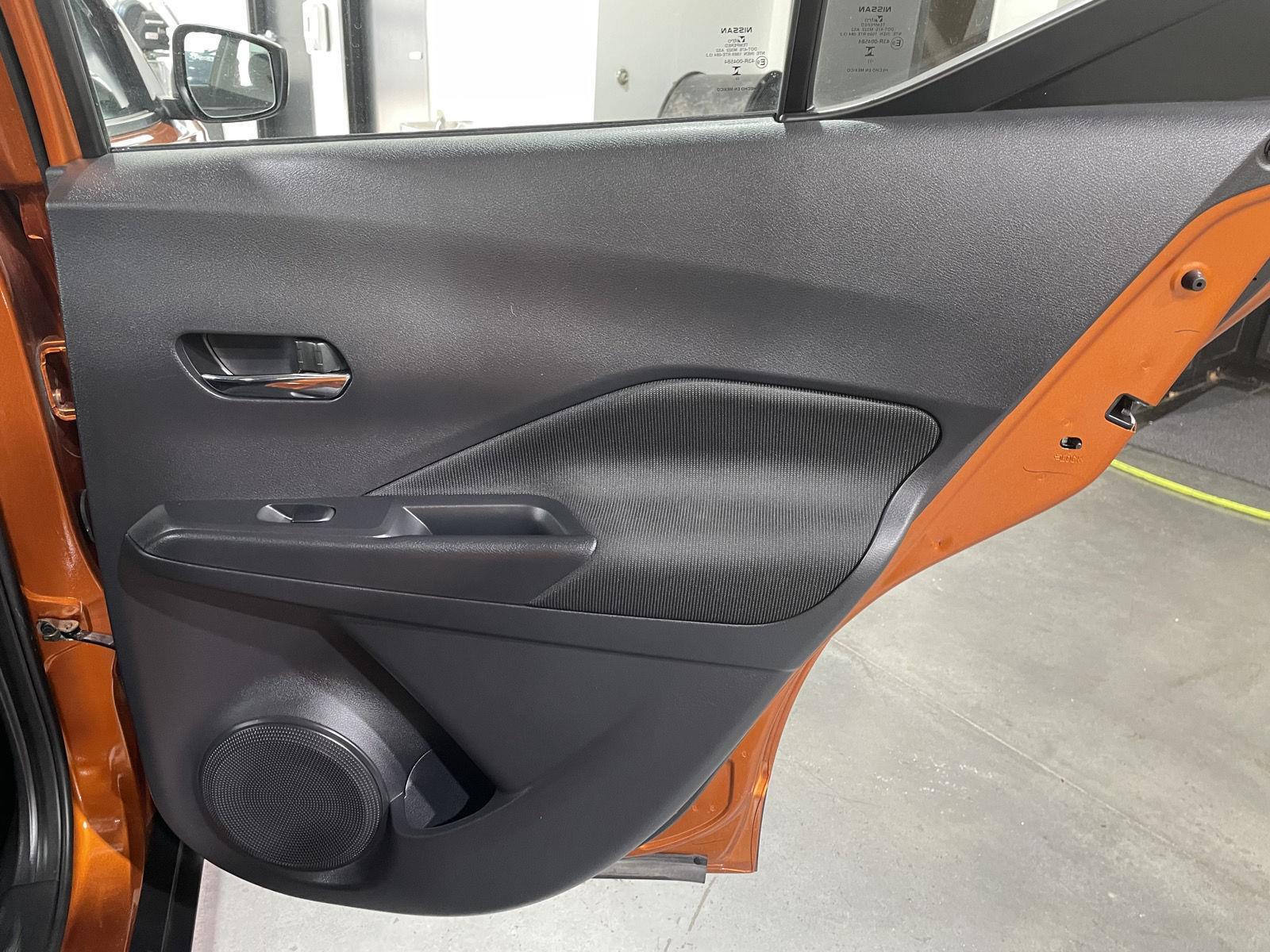 Vehicle photo 19
