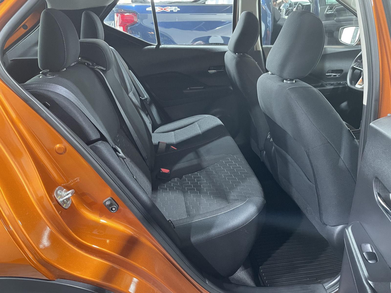 Vehicle photo 20