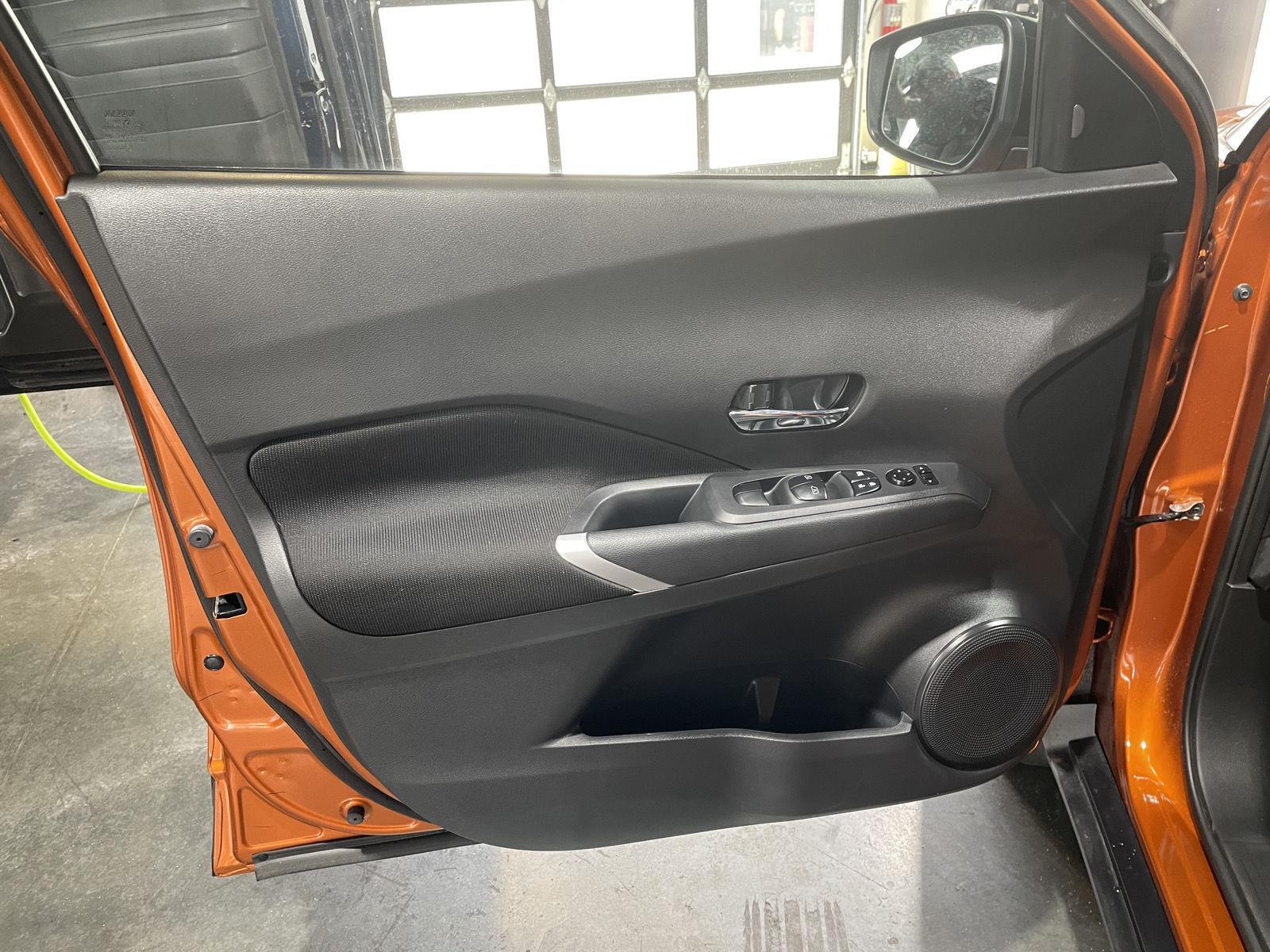 Vehicle photo 23