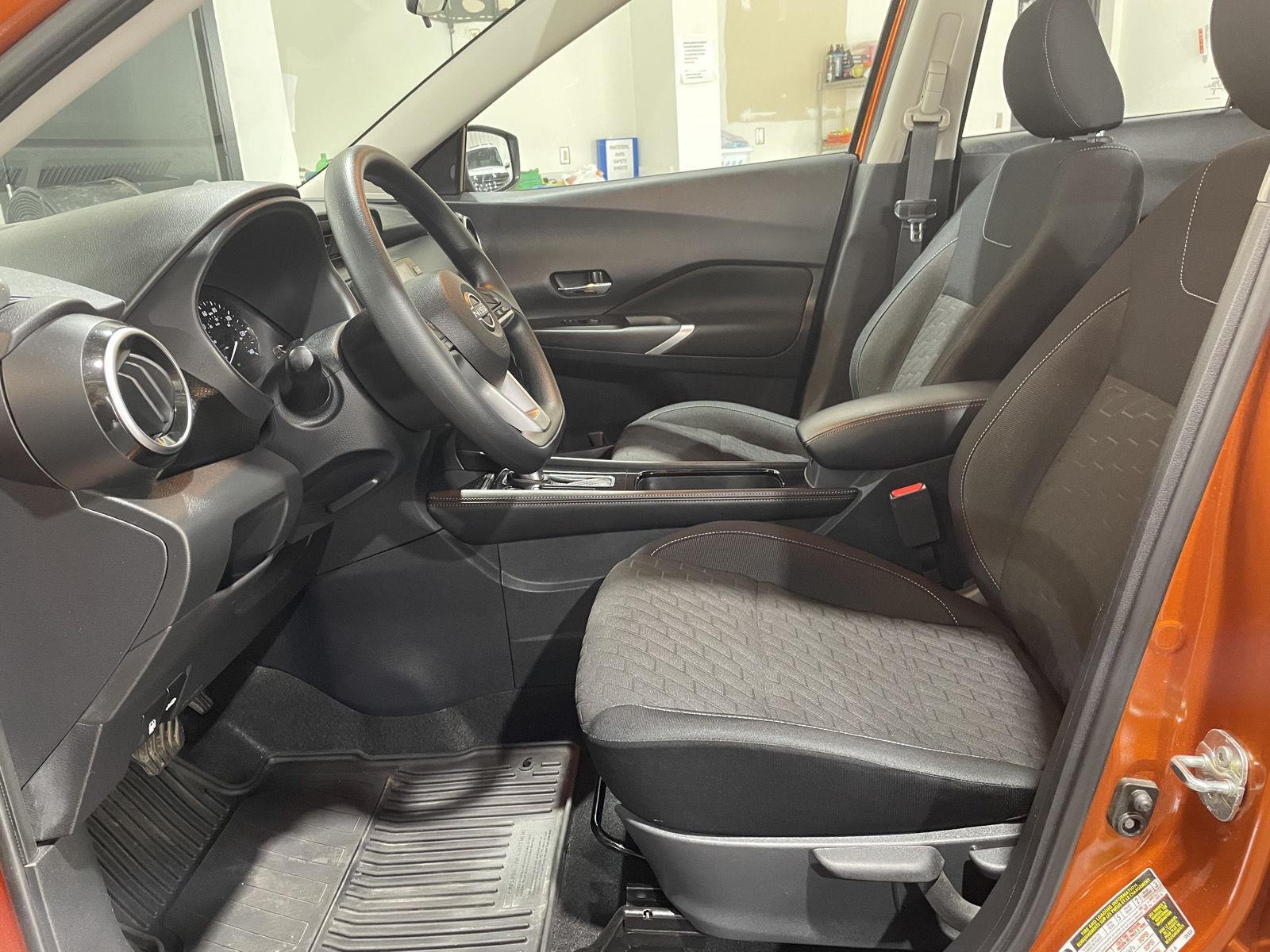 Vehicle photo 25