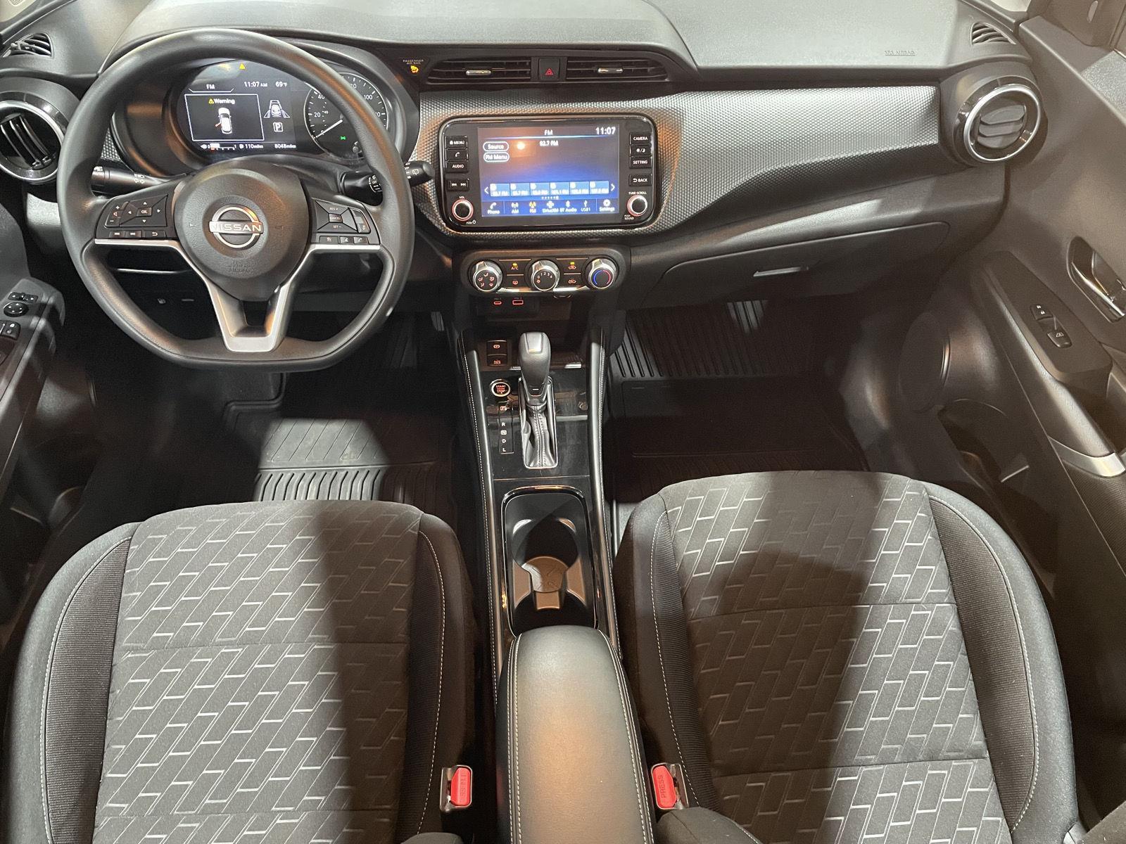 Vehicle photo 28
