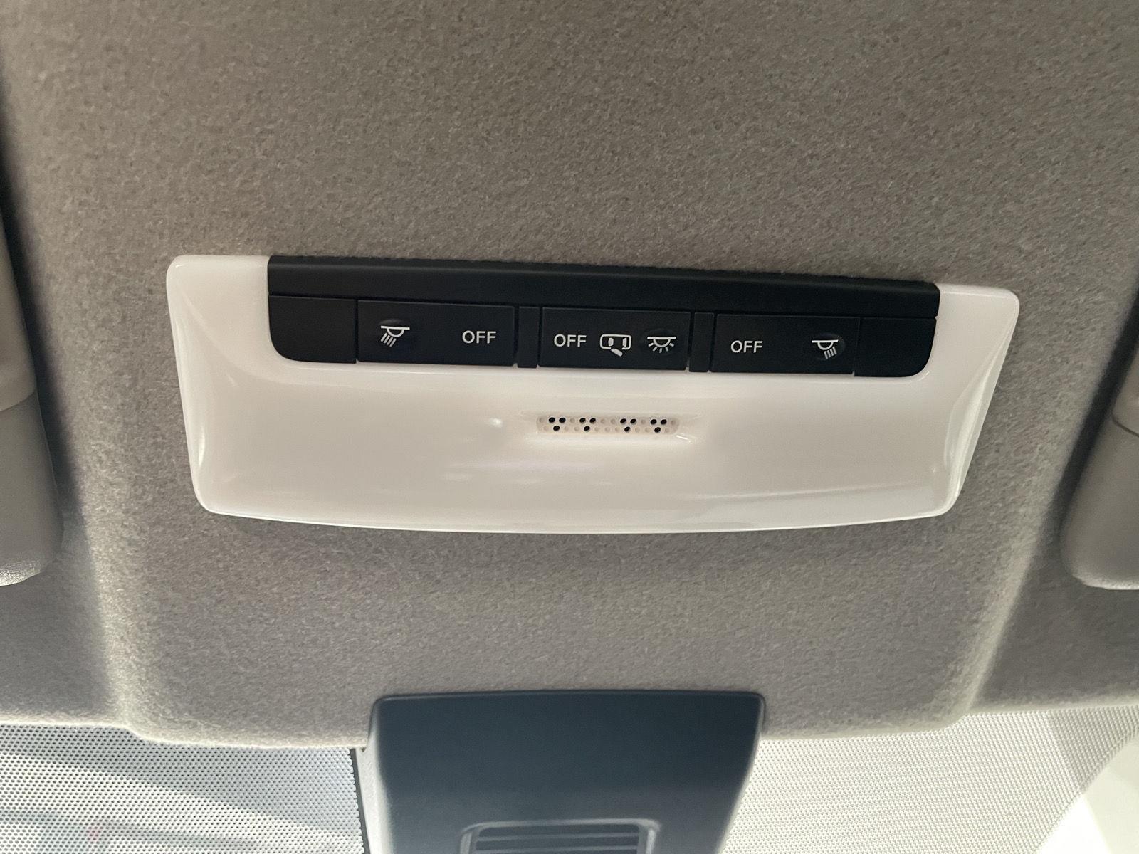 Vehicle photo 29