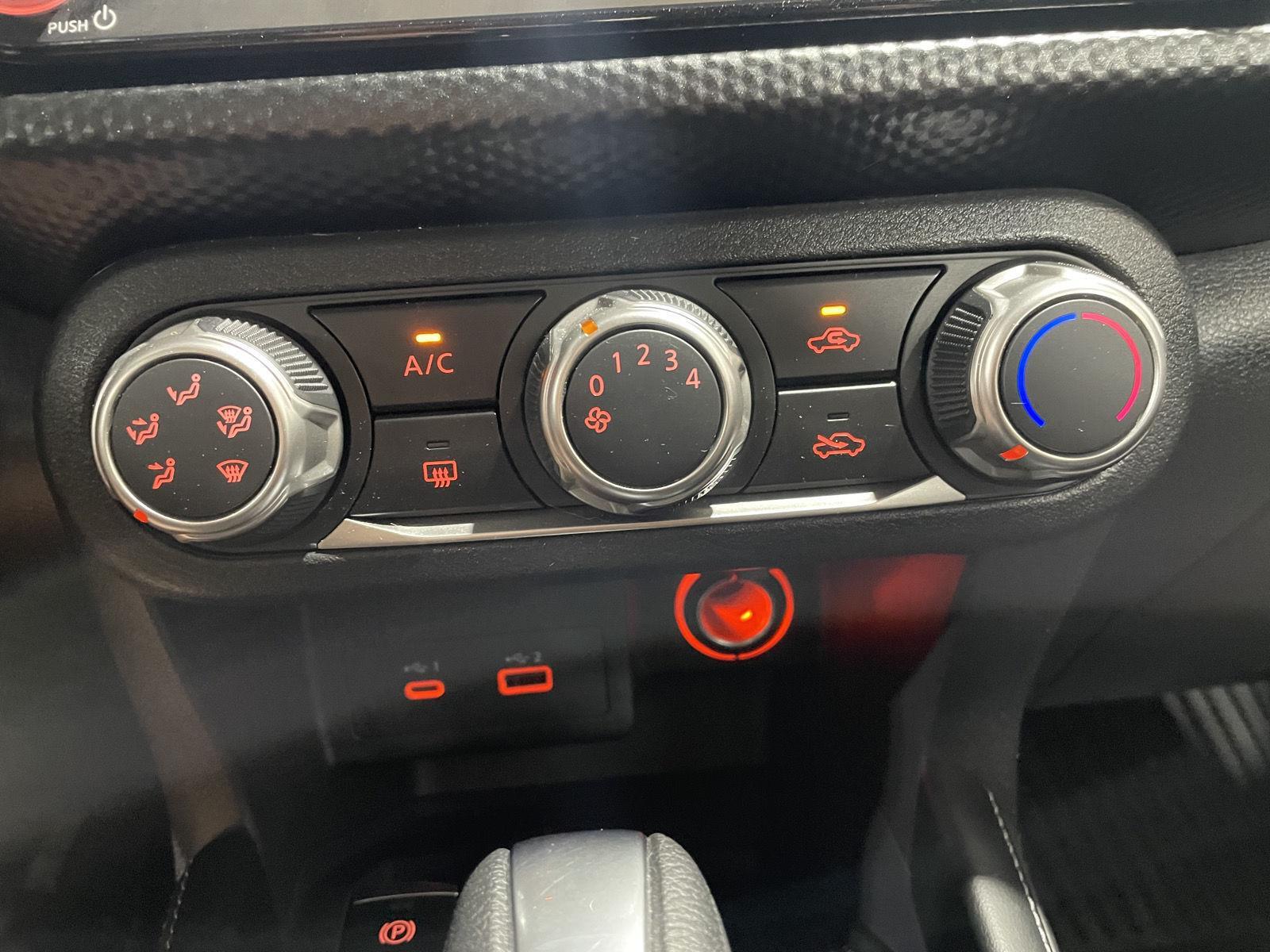 Vehicle photo 32