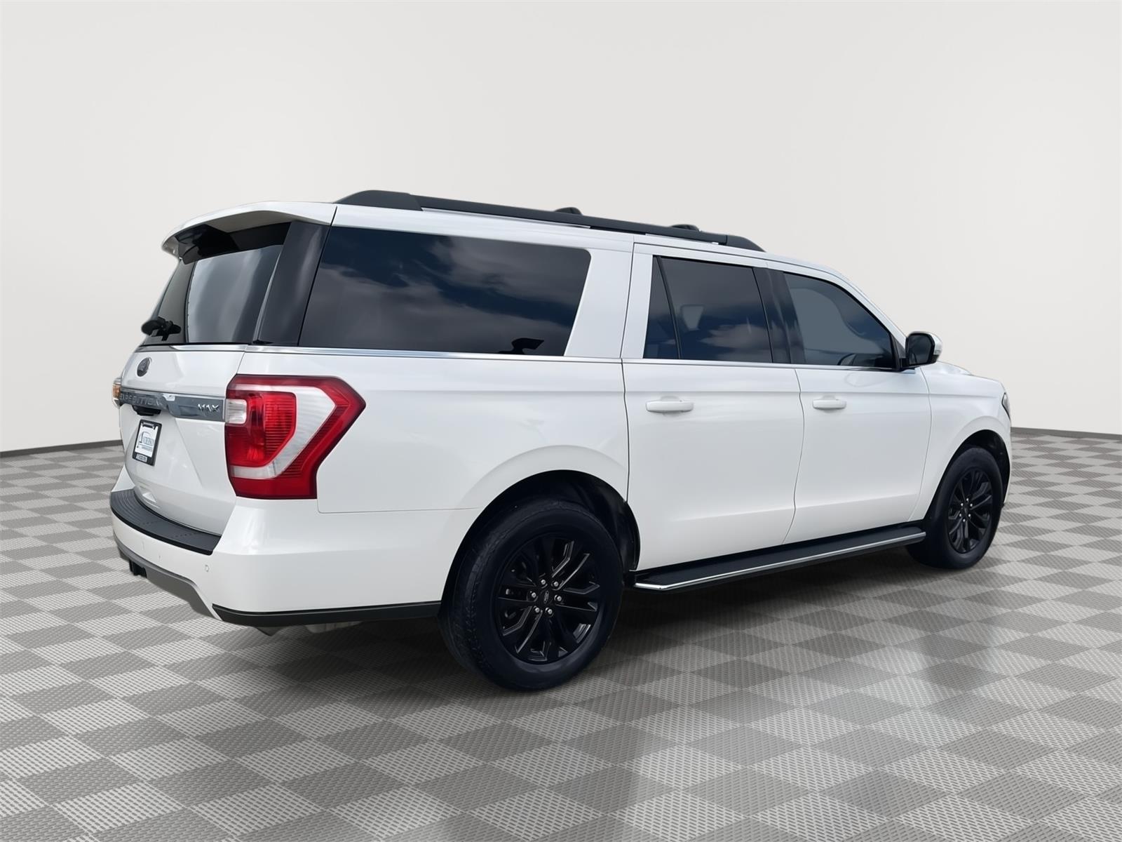 Vehicle photo 5