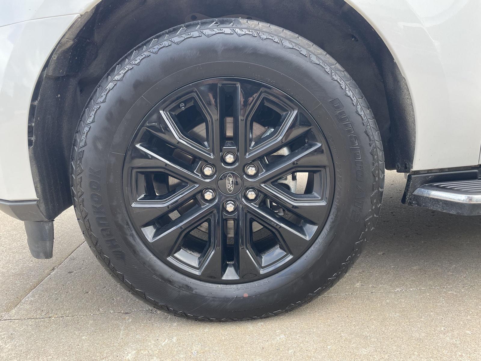 Vehicle photo 9
