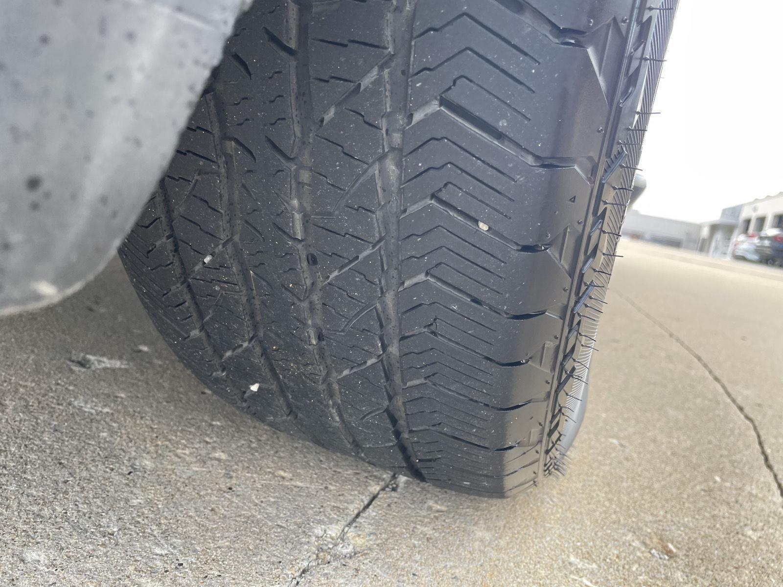 Vehicle photo 10