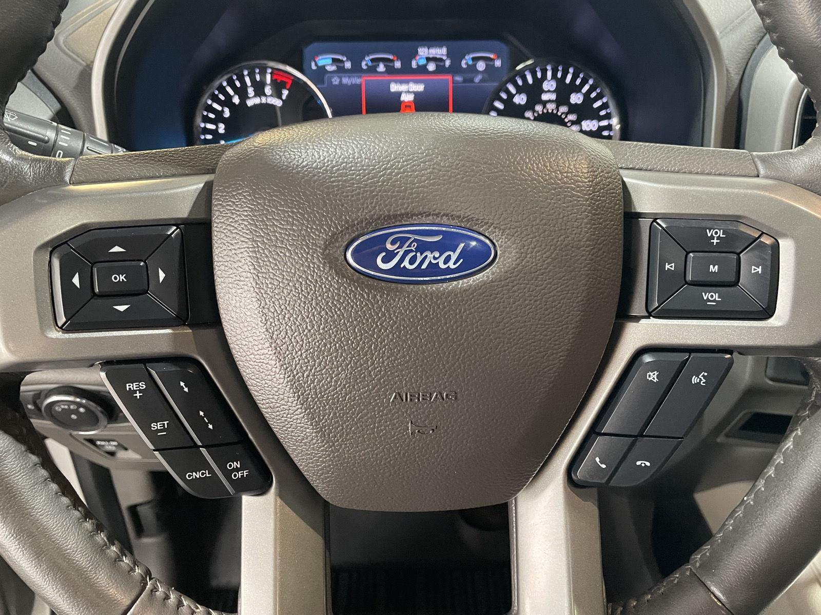 Vehicle photo 12