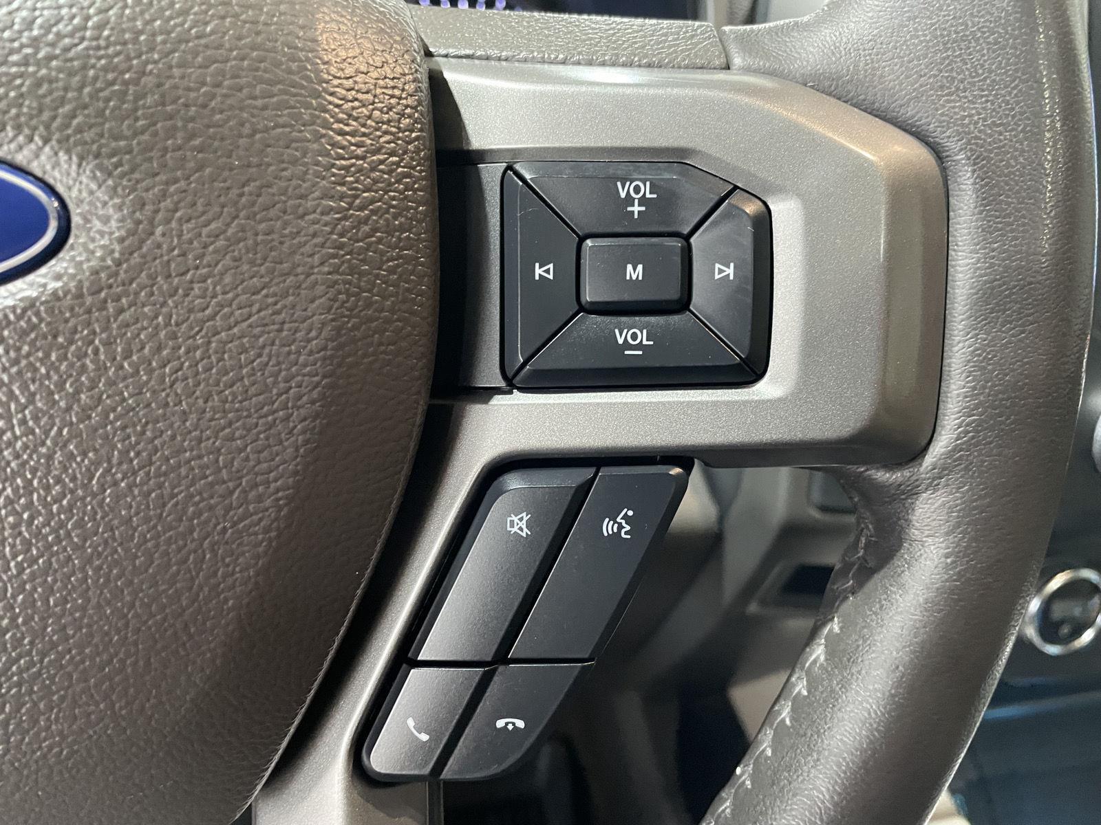 Vehicle photo 14