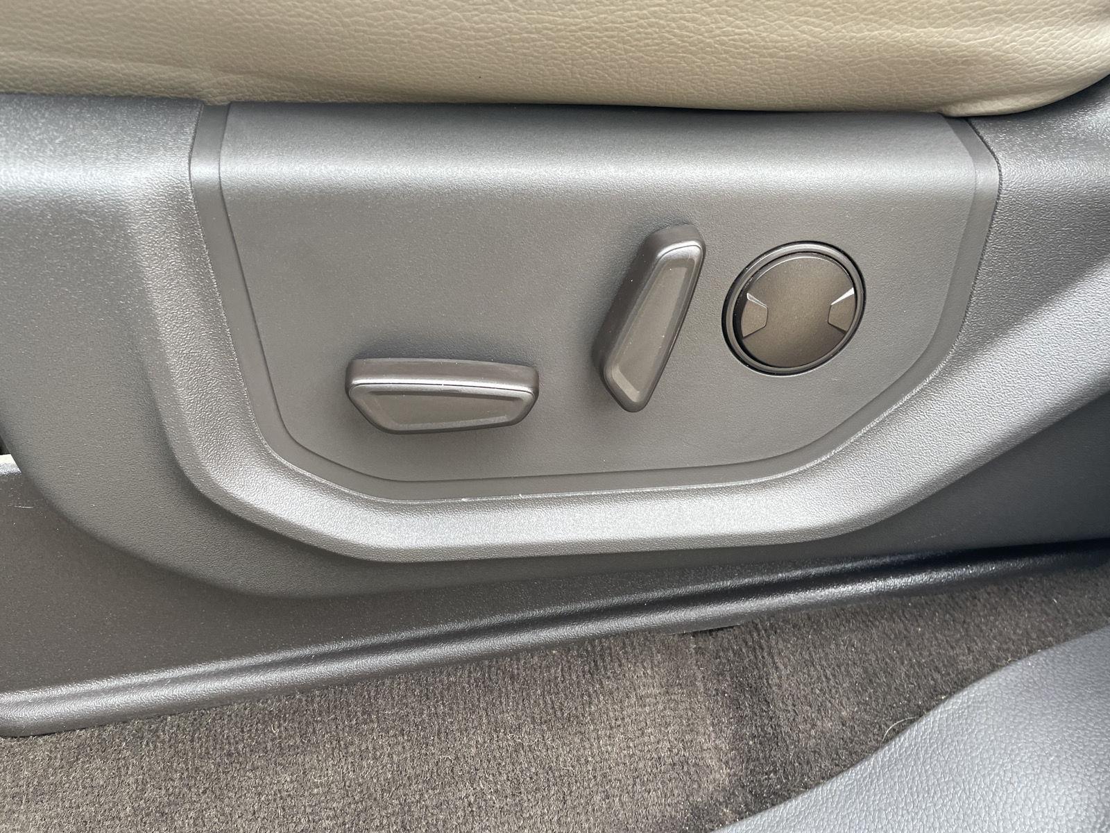 Vehicle photo 19