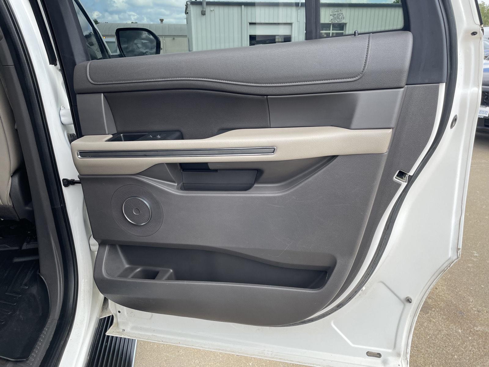 Vehicle photo 22