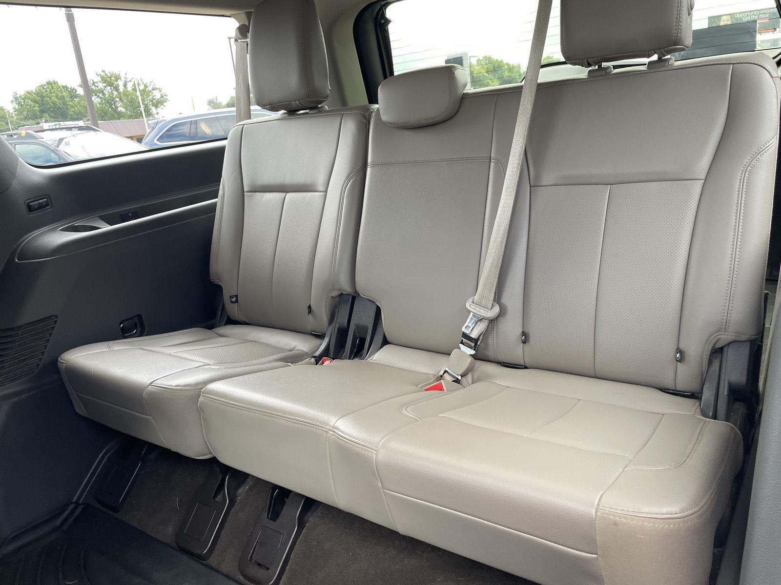 Vehicle photo 24